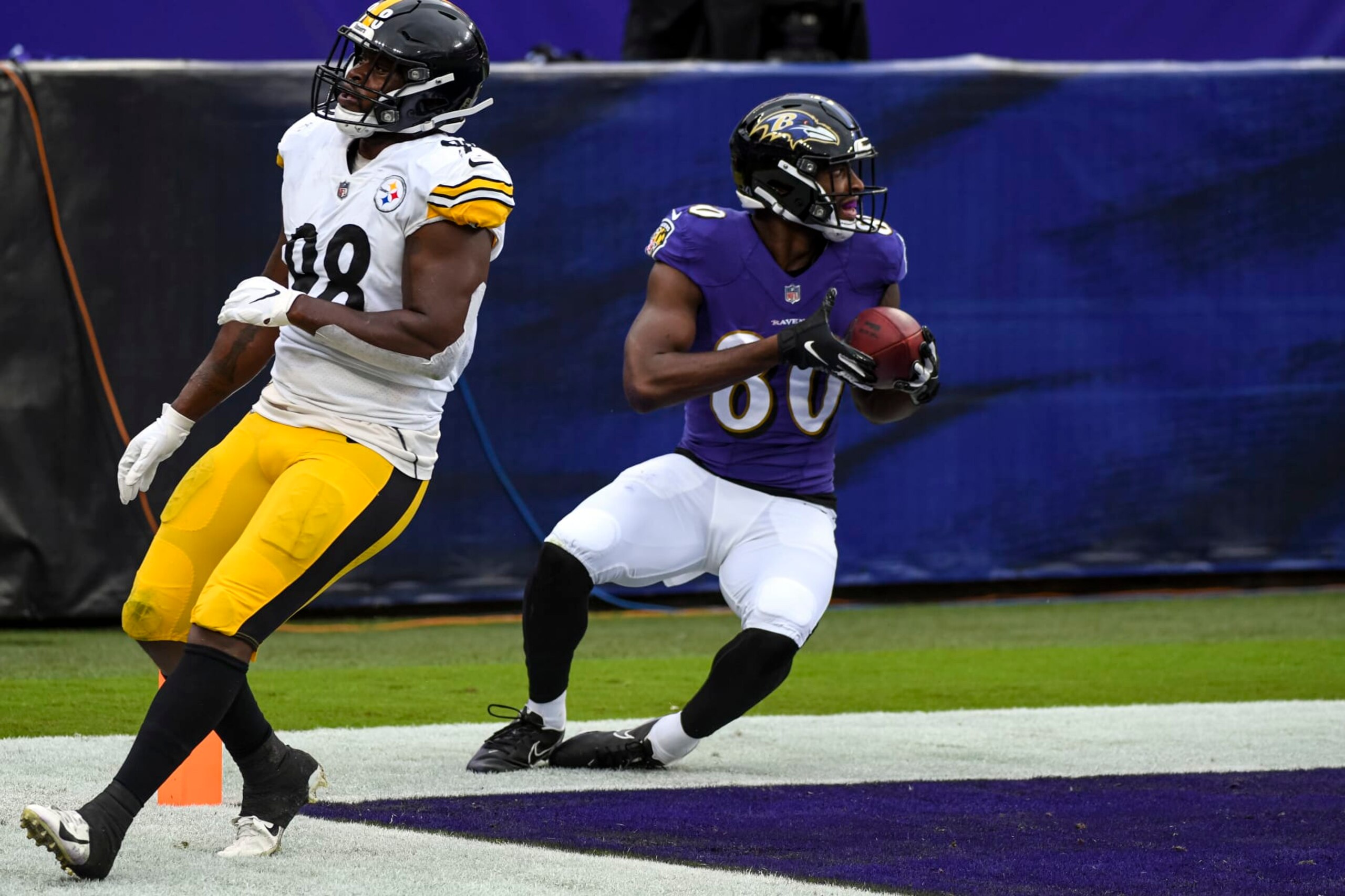 BALTIMORE, MD - NOVEMBER 01: Baltimore Ravens wide receiver Miles Boykin (80) catches a 6 yard touchdown  pass in the first quarter against Pittsburgh Steelers inside linebacker Vince Williams (98) during the Pittsburgh Steelers game versus the Baltimore Ravens on November 1, 2020 at M&T Bank Stadium in Baltimore, MD.  (Photo by Mark Goldman/Icon Sportswire via Getty Images)