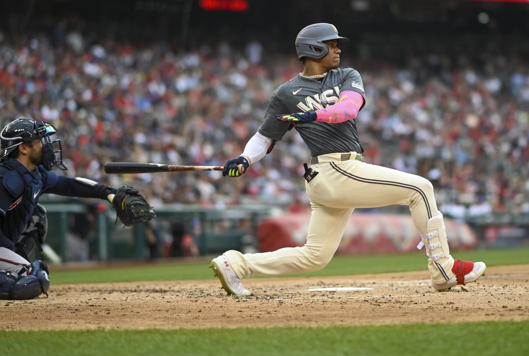 WASHINGTON, DC - JULY 16: Washington Nationals right fielder Juan Soto (22) singles in the fourth inning against the Atlanta Braves at Nationals Park. Photo by Jonathan Newton/The Washington Post via Getty Images)
