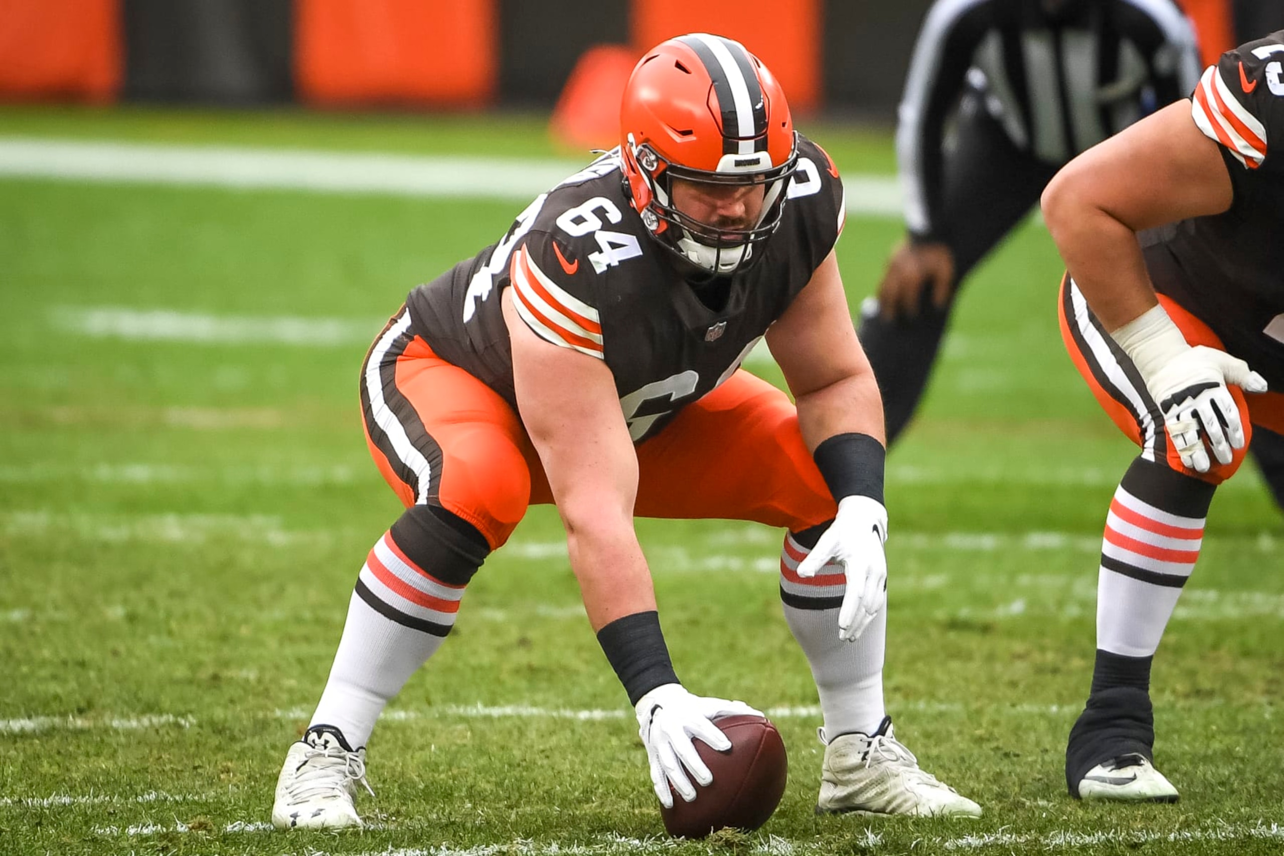 CLEVELAND, OHIO - JANUARY 03: JC Tretter #64 of the Cleveland Browns goes to hike the ball during the second quarter against the Pittsburgh Steelers at FirstEnergy Stadium on January 03, 2021 in Cleveland, Ohio. (Photo by Nic Antaya/Getty Images)