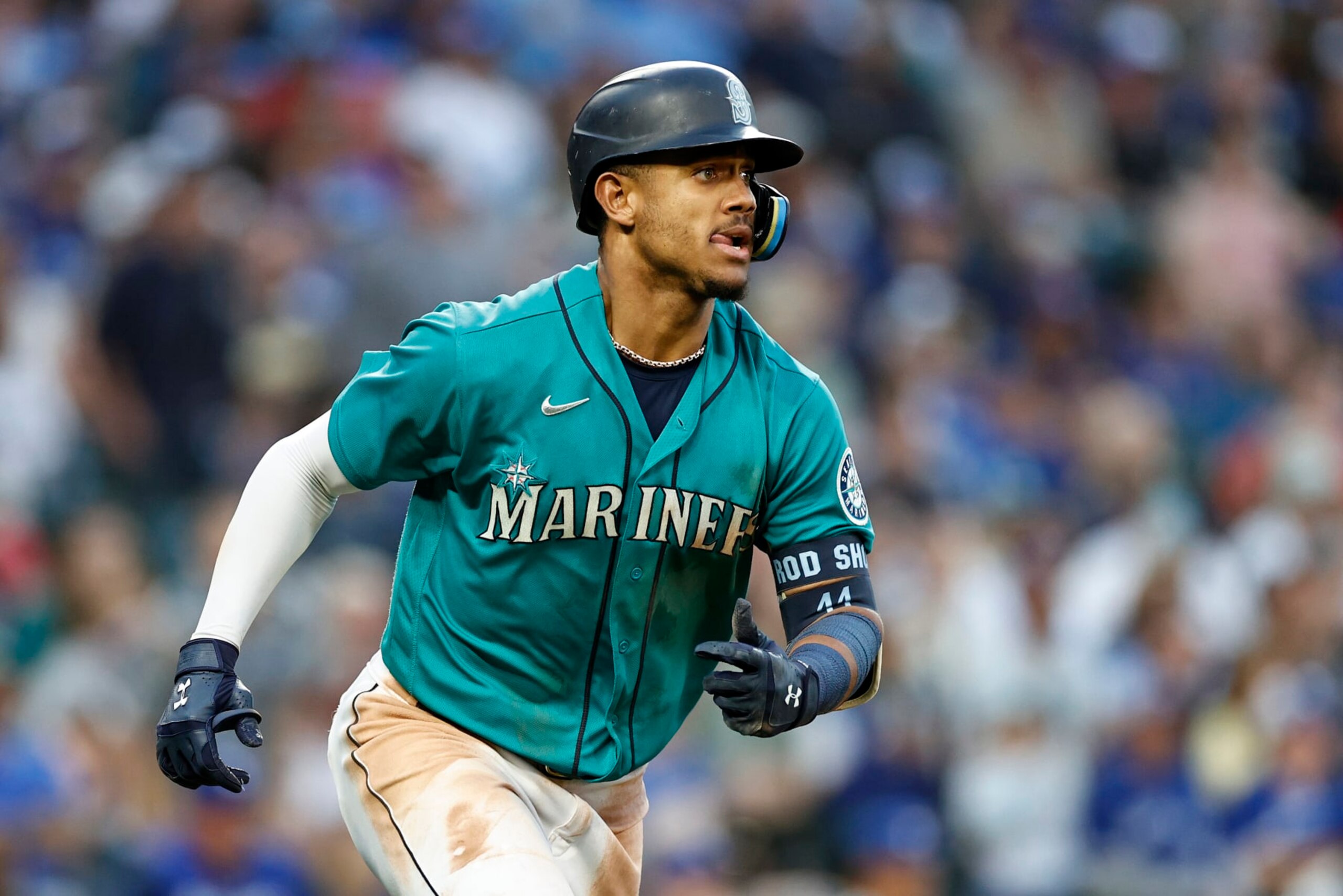 SEATTLE, WASHINGTON - JULY 08: Julio Rodriguez #44 of the Seattle Mariners runs to first base during the fourth inning against the Toronto Blue Jays at T-Mobile Park on July 08, 2022 in Seattle, Washington. (Photo by Steph Chambers/Getty Images)