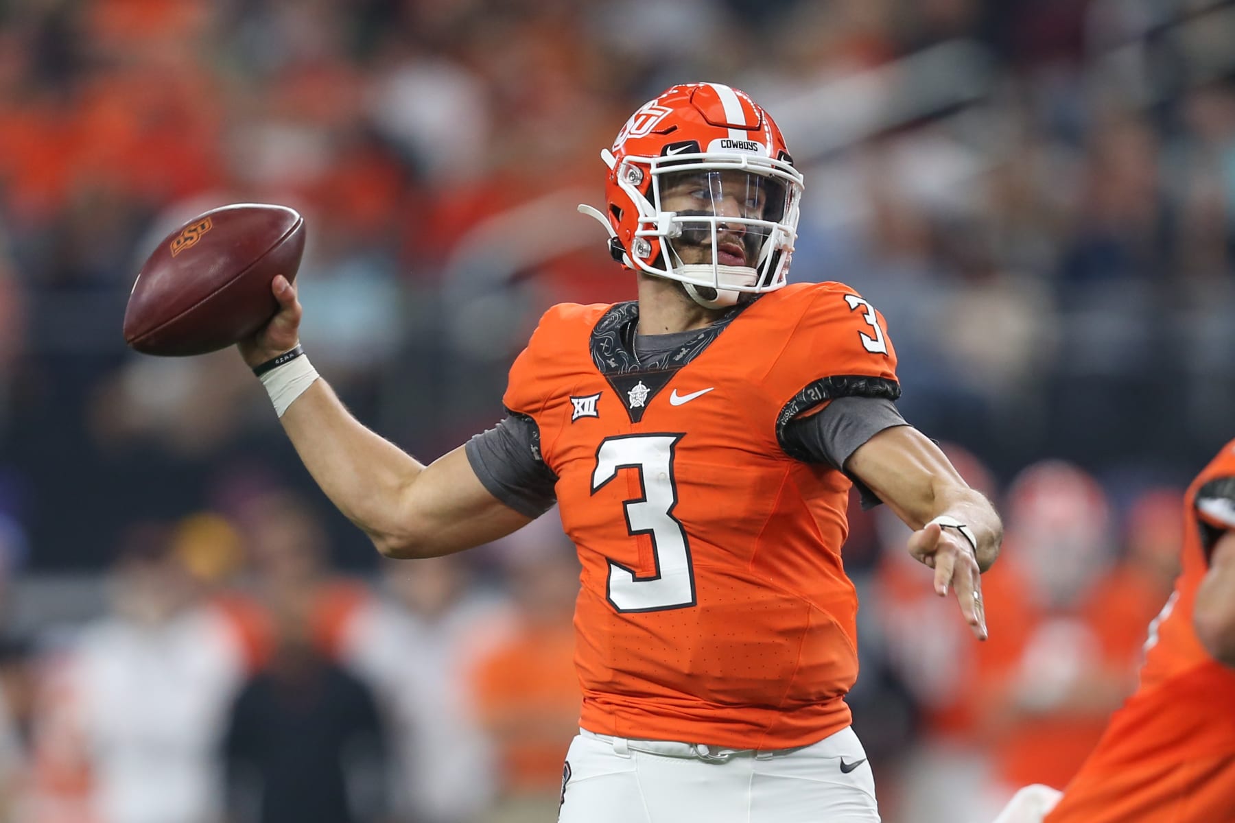ARLINGTON, TX - DECEMBER 04: Oklahoma State Cowboys quarterback Spencer Sanders (3) passes during the BIG 12 Championship Game between Oklahoma State and Baylor on December 4, 2021 at AT&T Stadium in Arlington, TX. (Photo by George Walker/Icon Sportswire via Getty Images)