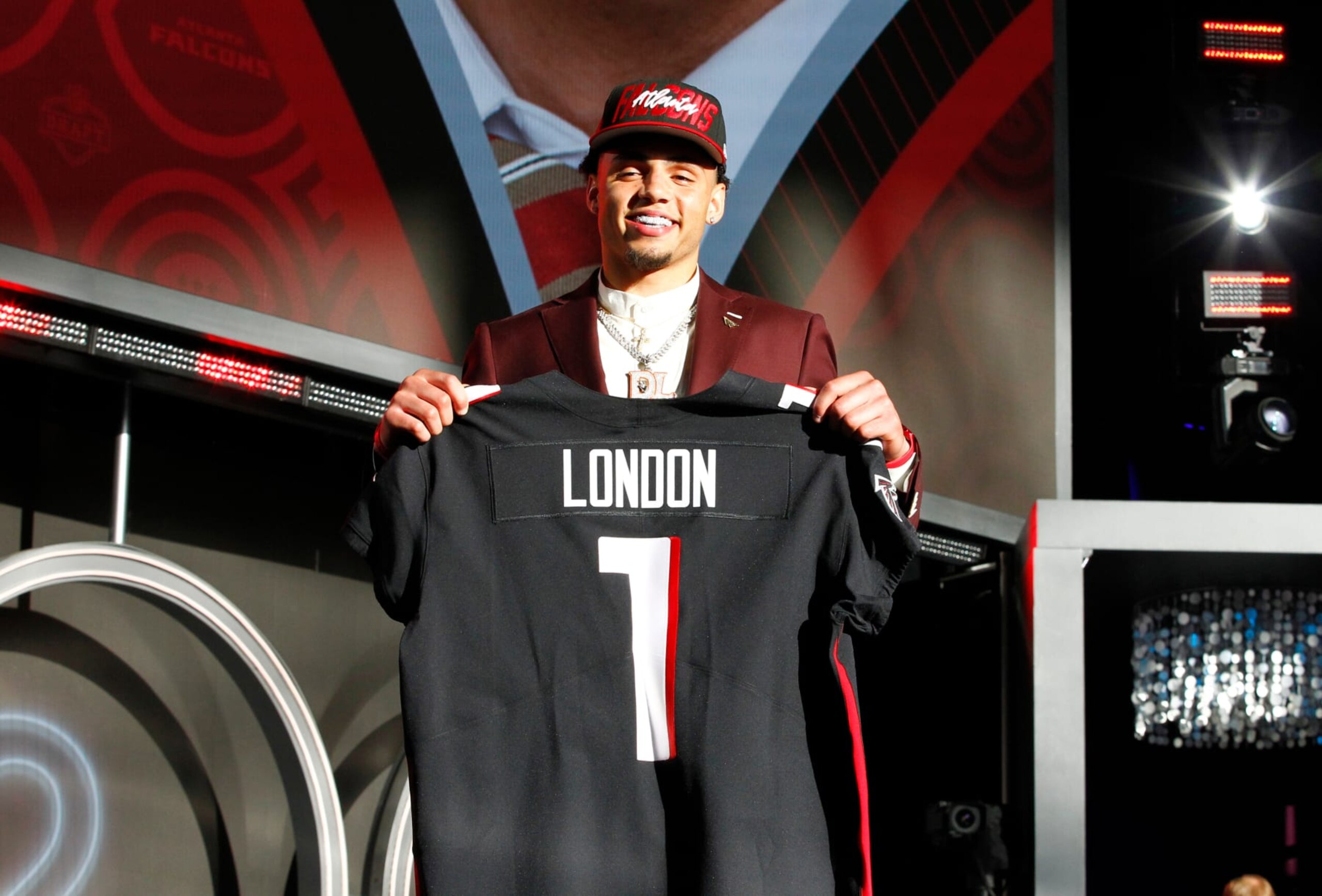 LAS VEGAS, NV - APRIL 28: Drake London, USC is selected as the number eight pick by the Atlanta Falcons during the NFL Draft on April 28, 2022 in Las Vegas, Nevada. (Photo by Jeff Speer/Icon Sportswire via Getty Images) LAS VEGAS, NV - APRIL 28: Drake London, USC is selected as the number eight pick by the Atlanta Falcons during the NFL Draft on April 28, 2022 in Las Vegas, Nevada. (Photo by Jeff Speer/Icon Sportswire via Getty Images)