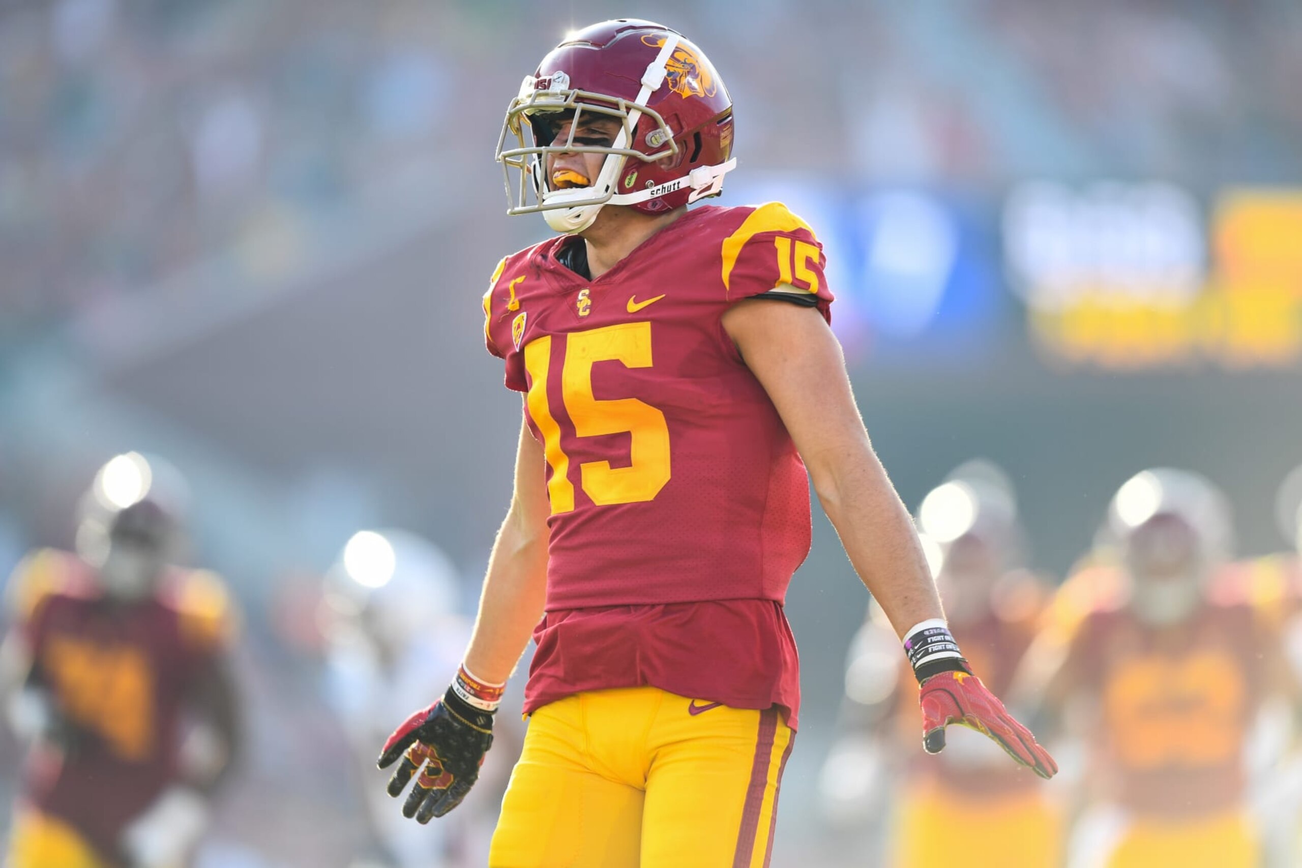 LOS ANGELES, CA - OCTOBER 30: USC Trojans wide receiver Drake London (15) celebrates during a college football game between the Arizona Wildcats and the USC Trojans on October 30, 2021, at Los Angeles Memorial Coliseum in Los Angeles, CA. (Photo by Brian Rothmuller/Icon Sportswire via Getty Images) LOS ANGELES, CA - OCTOBER 30: USC Trojans wide receiver Drake London (15) celebrates during a college football game between the Arizona Wildcats and the USC Trojans on October 30, 2021, at Los Angeles Memorial Coliseum in Los Angeles, CA. (Photo by Brian Rothmuller/Icon Sportswire via Getty Images)