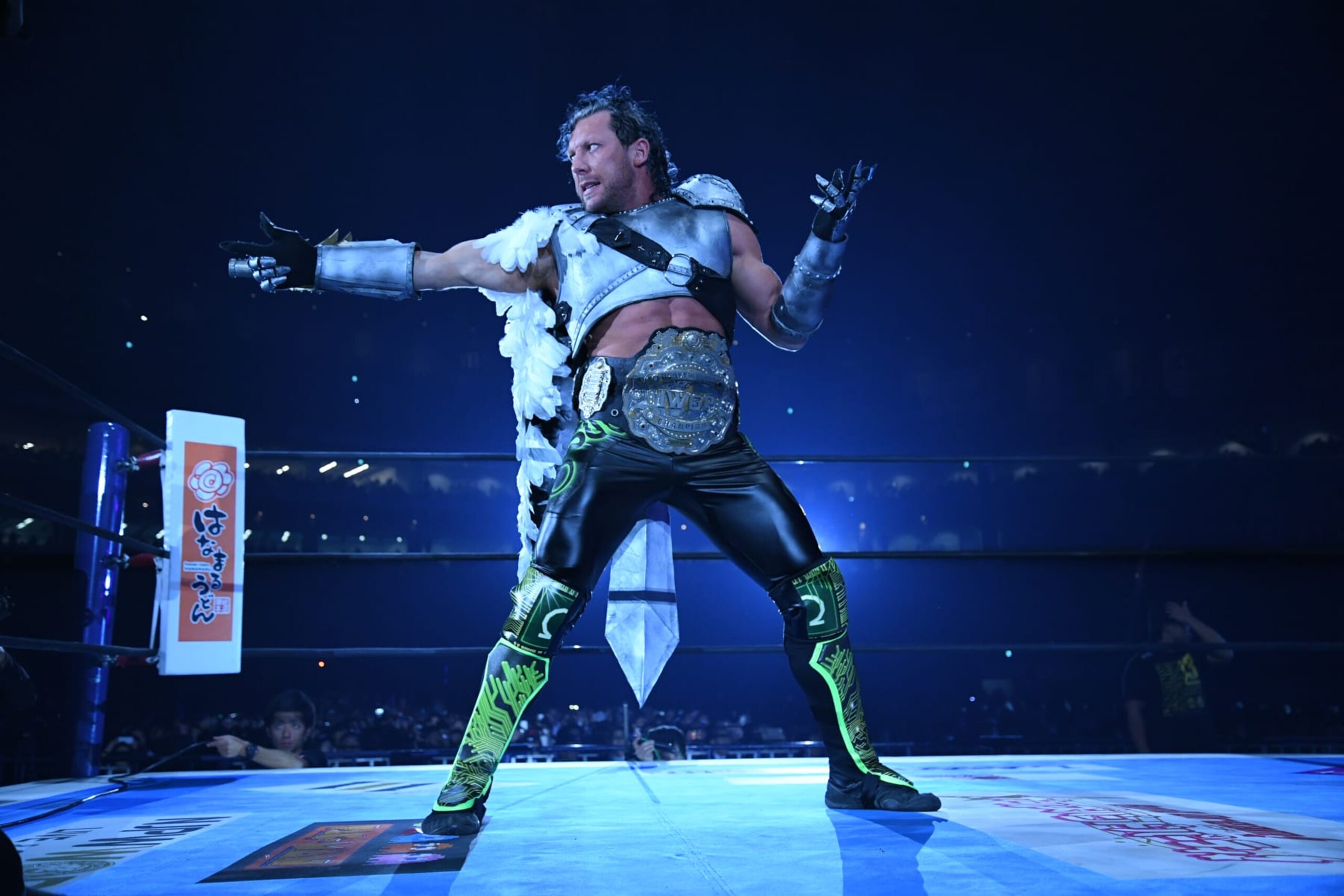 TOKYO, JAPAN - JANURAY 04:  Kenny Omega vs Hiroshi Tanahashi during the IWGP HEAVYWEIGHT CHAMPIONSHIP Wrestle Kingdom 13 at Tokyo Dome on January 4, 2019 in Tokyo, Japan. (Photo by New Japan Pro-Wrestling/Getty Images)