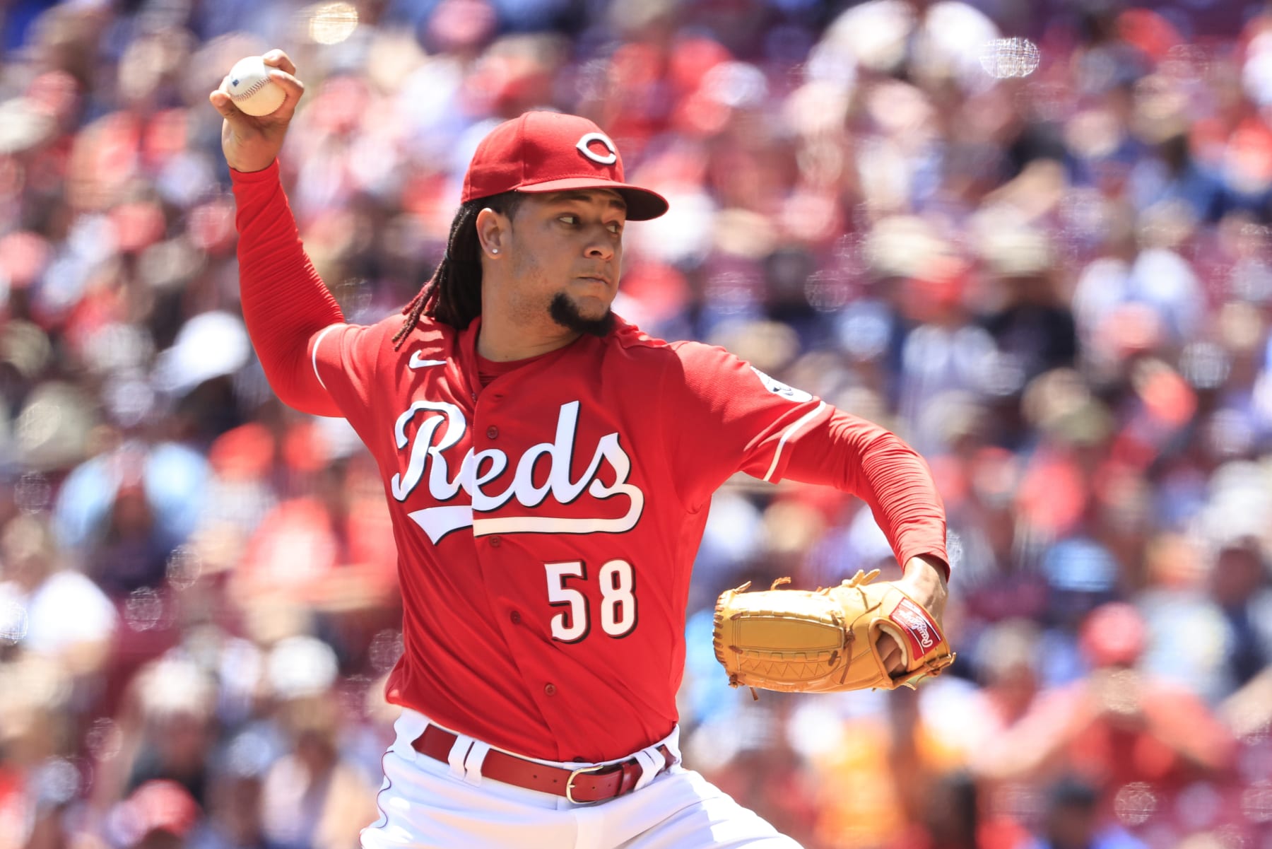 CINCINNATI, OHIO - JULY 03: Luis Castillo #58 of the Cincinnati Reds throws a pitch in the game against the Atlanta Braves at Great American Ball Park on July 03, 2022 in Cincinnati, Ohio. (Photo by Justin Casterline/Getty Images)