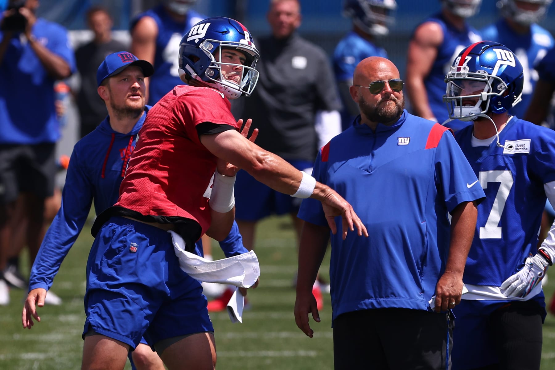 EAST RUTHERFORD, NJ - JUNE 08: Quarterback Daniel Jones #8 of the New York Giants throws a pass as head coach Brian Daboll, right, looks on during mandatory minicamp at Quest Diagnostics Training Center on June 8, 2022 in East Rutherford, New Jersey. (Photo by Rich Schultz/Getty Images)