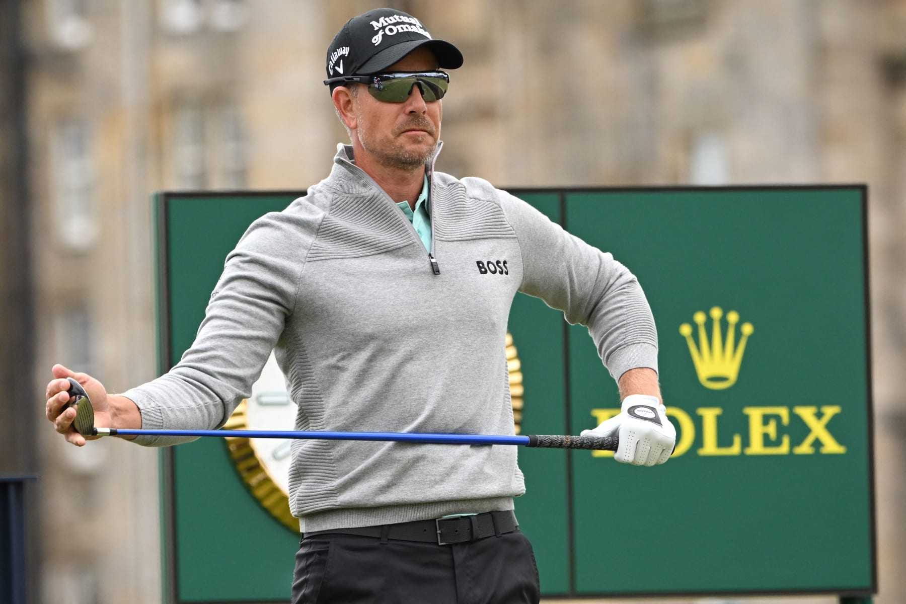 Sweden's Henrik Stenson gestures on the 2nd tee during his opening round on the first day of The 150th British Open Golf Championship on The Old Course at St Andrews in Scotland on July 14, 2022. - RESTRICTED TO EDITORIAL USE (Photo by Paul ELLIS / AFP) / RESTRICTED TO EDITORIAL USE (Photo by PAUL ELLIS/AFP via Getty Images)