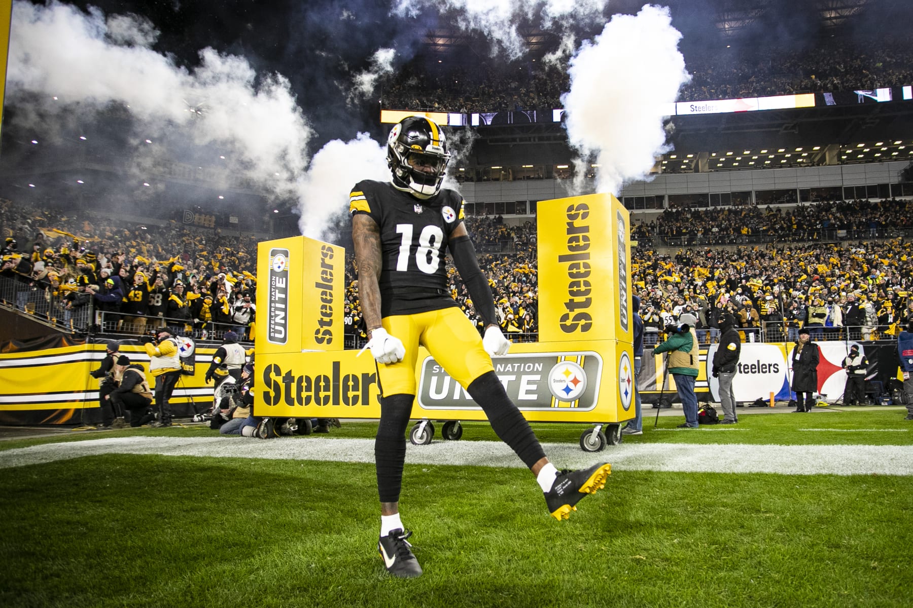 PITTSBURGH, PA - JANUARY 03: Pittsburgh Steelers wide receiver Diontae Johnson (18) is announced during the game against the Cleveland Browns and the Pittsburgh Steelers on January 03, 2022 at Heinz Field in Pittsburgh, PA. (Photo by Mark Alberti/Icon Sportswire via Getty Images)