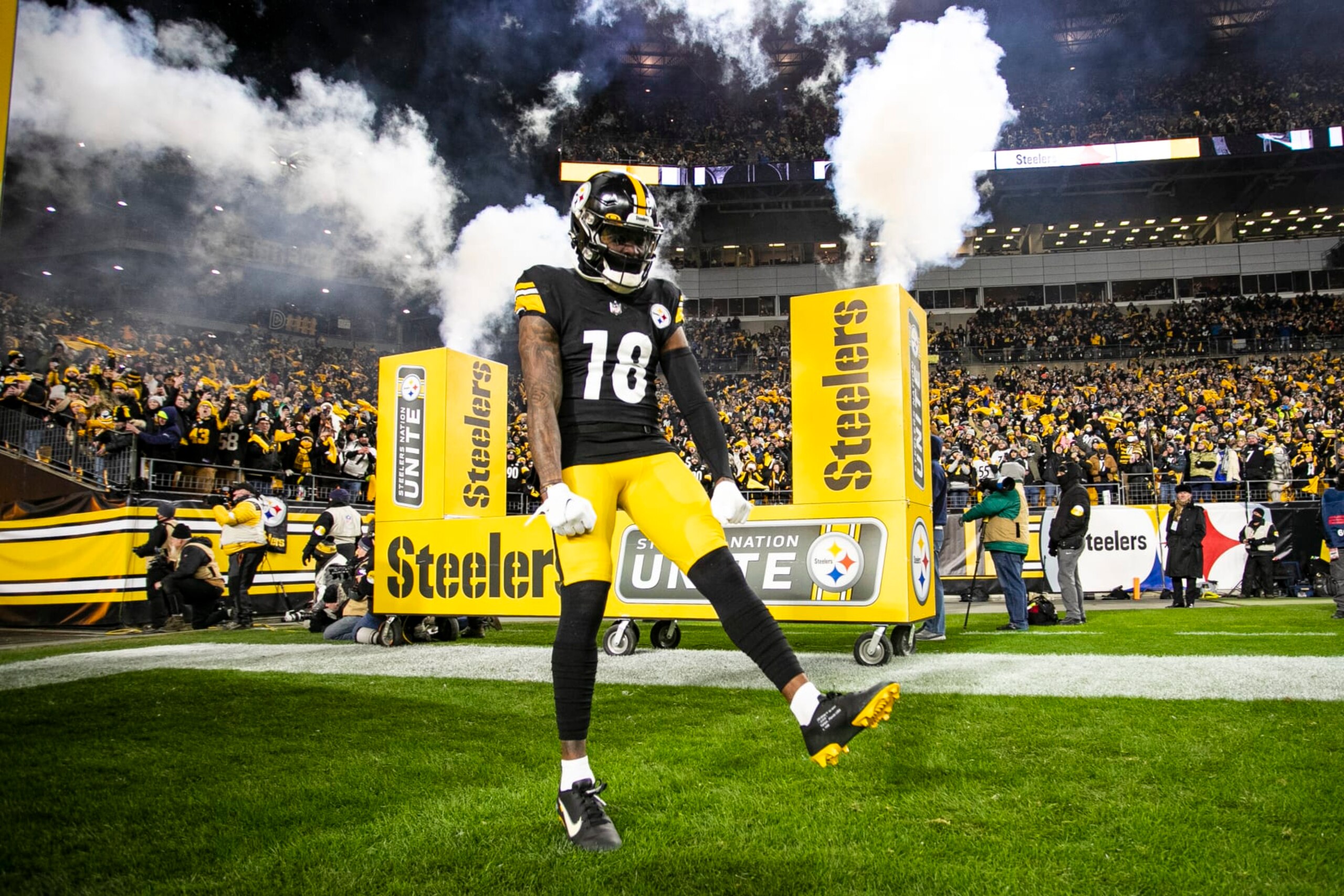 PITTSBURGH, PA - JANUARY 03: Pittsburgh Steelers wide receiver Diontae Johnson (18) is announced during the game against the Cleveland Browns and the Pittsburgh Steelers on January 03, 2022 at Heinz Field in Pittsburgh, PA. (Photo by Mark Alberti/Icon Sportswire via Getty Images)