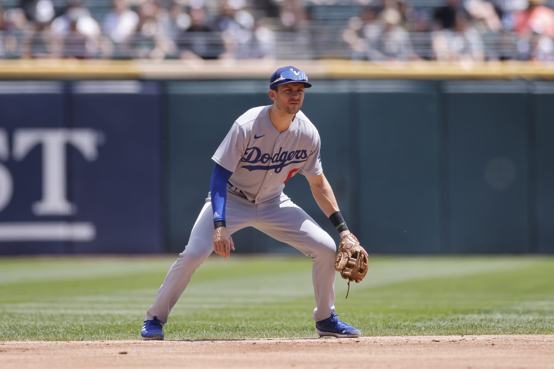 CHICAGO, IL - JUNE 09: Los Angeles Dodgers shortstop Trea Turner (6) fields his position during an MLB game against the Chicago White Sox on June 9, 2022 at Guaranteed Rate Field in Chicago, Illinois. (Photo by Joe Robbins/Icon Sportswire via Getty Images) CHICAGO, IL - JUNE 09: Los Angeles Dodgers shortstop Trea Turner (6) fields his position during an MLB game against the Chicago White Sox on June 9, 2022 at Guaranteed Rate Field in Chicago, Illinois. (Photo by Joe Robbins/Icon Sportswire via Getty Images)