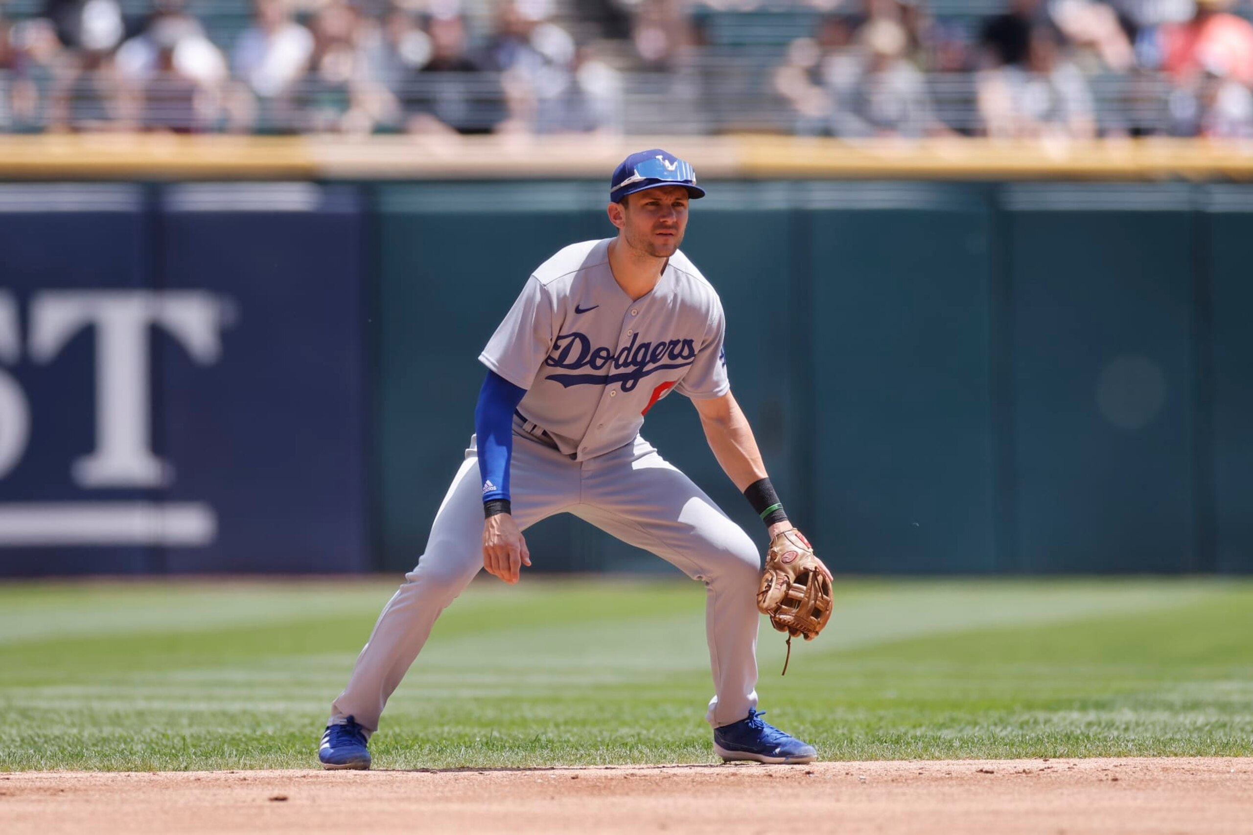 CHICAGO, IL - JUNE 09: Los Angeles Dodgers shortstop Trea Turner (6) fields his position during an MLB game against the Chicago White Sox on June 9, 2022 at Guaranteed Rate Field in Chicago, Illinois. (Photo by Joe Robbins/Icon Sportswire via Getty Images) CHICAGO, IL - JUNE 09: Los Angeles Dodgers shortstop Trea Turner (6) fields his position during an MLB game against the Chicago White Sox on June 9, 2022 at Guaranteed Rate Field in Chicago, Illinois. (Photo by Joe Robbins/Icon Sportswire via Getty Images)