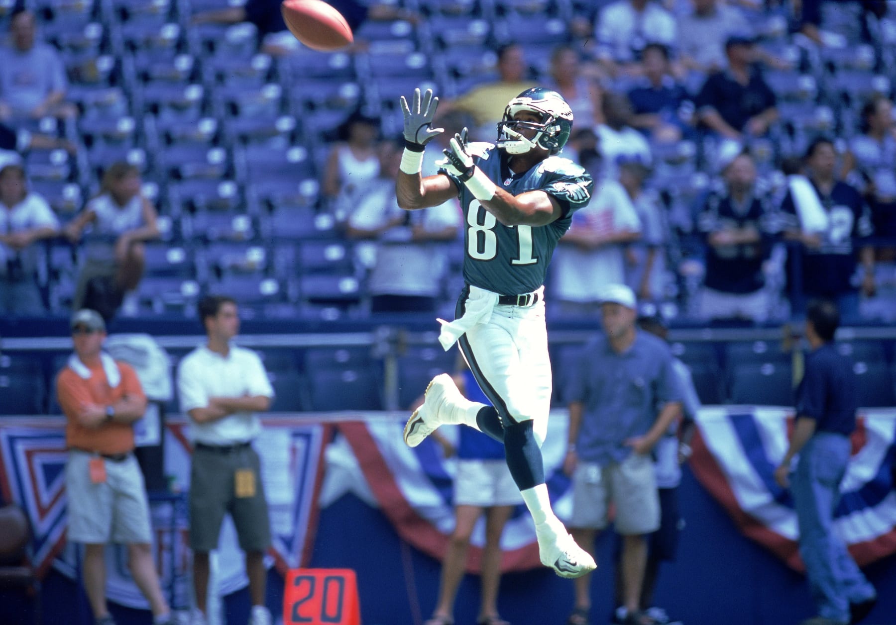 3 Sep 2000:  Charles Johnson #81 of the Philadelphia Eagles leaps up to catch the ball during the game against the Dallas Cowboys at the Texas Stadium in Irving, Texas. The Eagles defeated the Cowboys 41-14.Mandatory Credit: Ronald Martinez  /Allsport