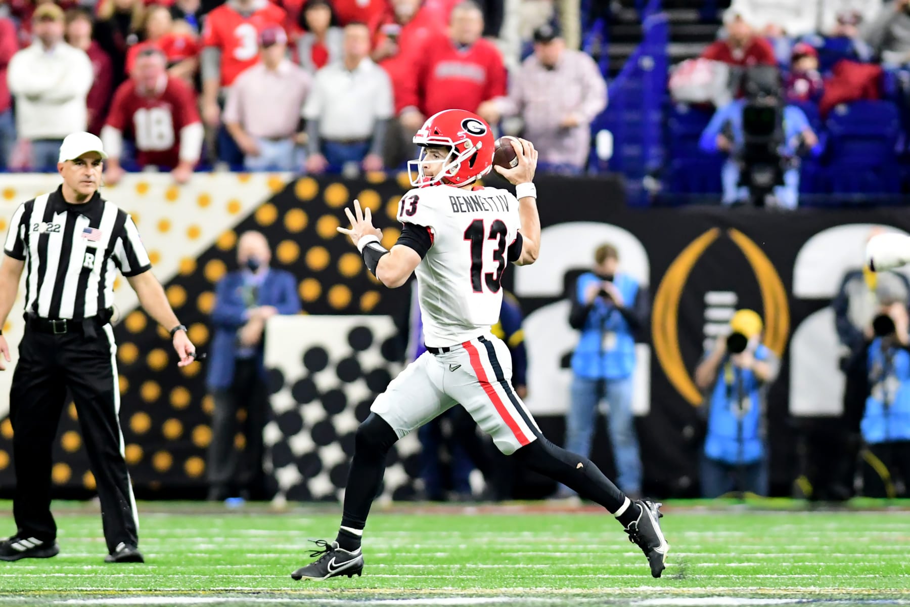 INDIANAPOLIS, IN - JANUARY 10: University of Georgia running back Kenny McIntosh #6 of the Bulldog football team runs the ball against the Crimson Tide from the University of Alabama during the 2022 College Football Playoff Championship game between University of Georgia and University of Alabama at Lucas Oil Stadium on January 10, 2022 in Indianapolis, Indiana. (Photo by Perry McIntyre/ISI Photos/Getty Images)