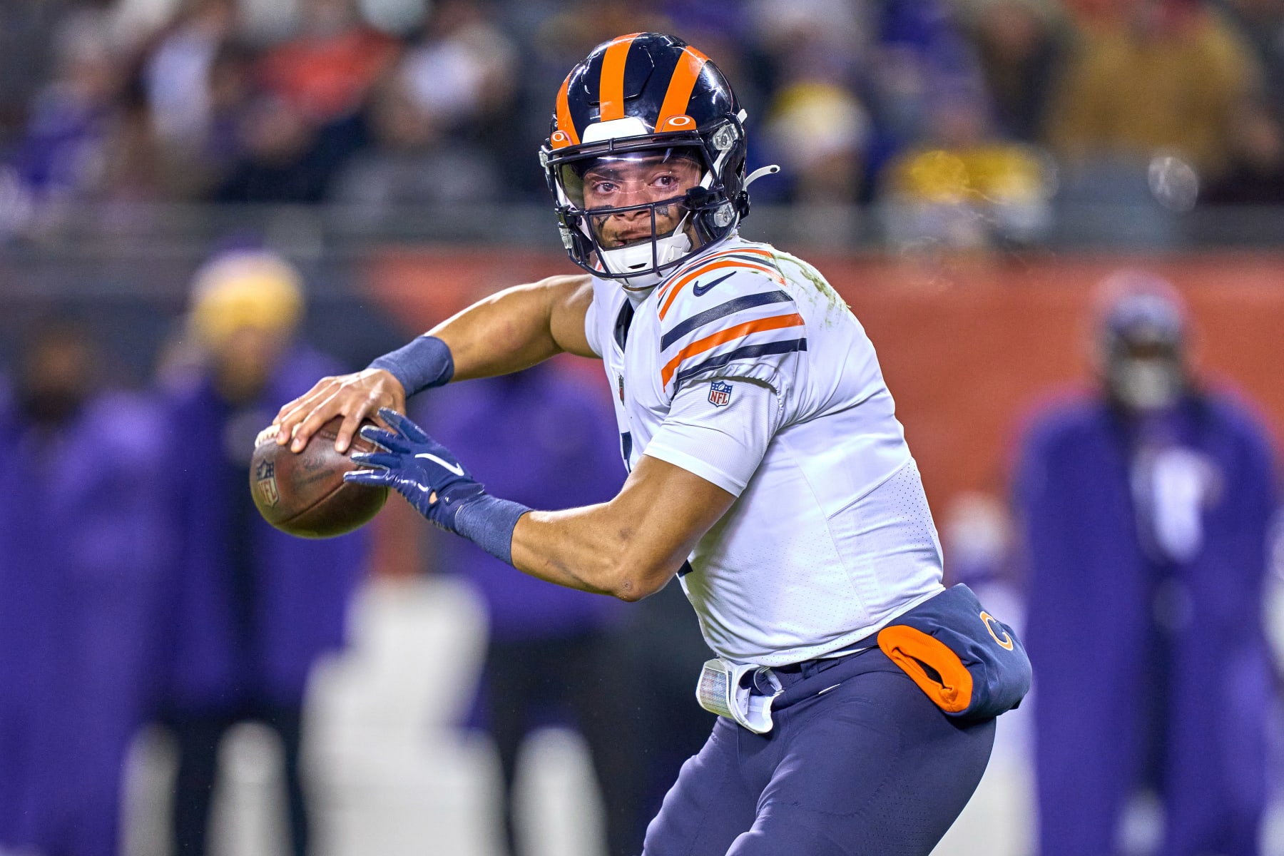 CHICAGO, IL - DECEMBER 20: Chicago Bears quarterback Justin Fields (1) throws the football during a game between the Chicago Bears and the Minnesota Vikings on December 20, 2021, at Soldier Field in Chicago, IL. (Photo by Robin Alam/Icon Sportswire via Getty Images)