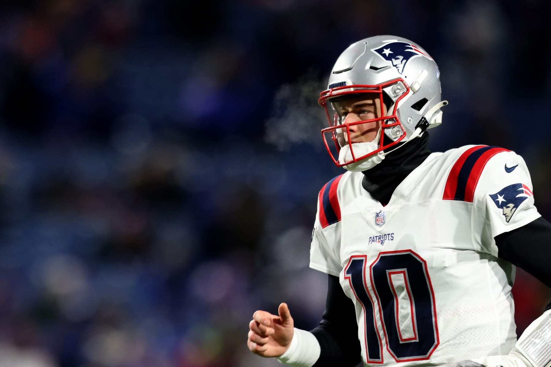 BUFFALO, NEW YORK - JANUARY 15: Mac Jones #10 of the New England Patriots warms up prior to a game against the Buffalo Bills at Highmark Stadium on January 15, 2022 in Buffalo, New York. (Photo by Bryan M. Bennett/Getty Images)