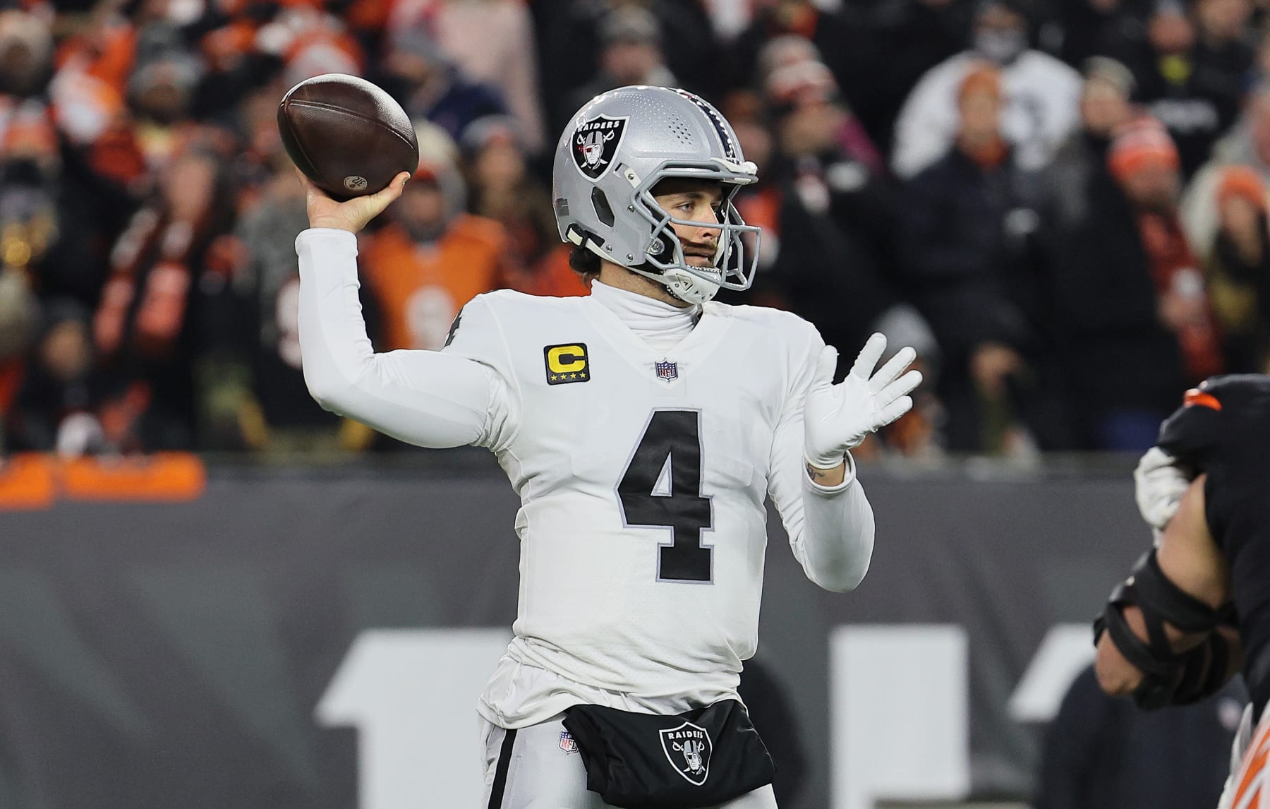 CINCINNATI, OHIO - JANUARY 15: Derek Carr #4 of the Las Vegas Raiders against the Cincinnati Bengals during the AFC Wild Card Playoff game at Paul Brown Stadium on January 15, 2022 in Cincinnati, Ohio. (Photo by Andy Lyons/Getty Images)