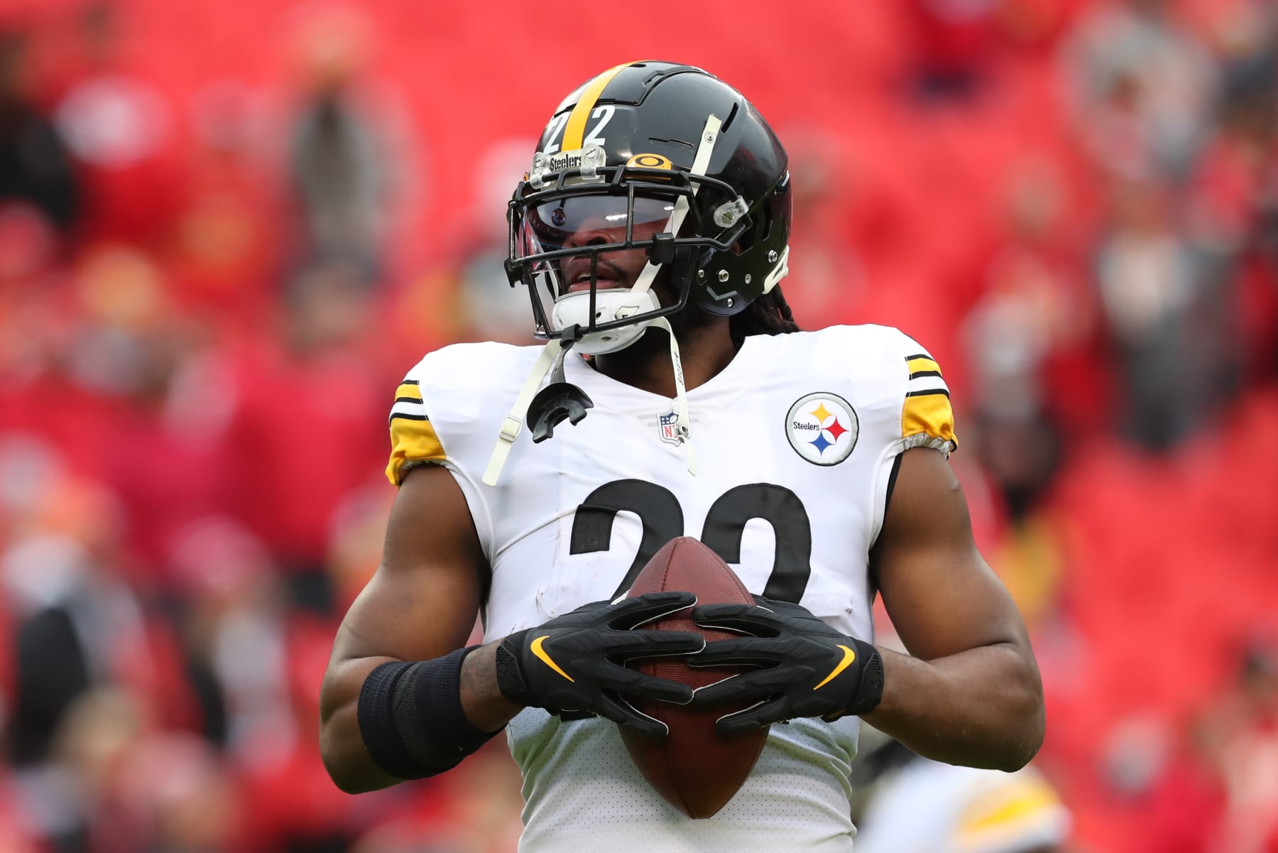 KANSAS CITY, MO - DECEMBER 26: Pittsburgh Steelers running back Najee Harris (22) before an NFL game between the Pittsburgh Steelers and Kansas City Chiefs on Dec 26, 2021 at GEHA Field at Arrowhead Stadium in Kansas City, MO. (Photo by Scott Winters/Icon Sportswire via Getty Images)