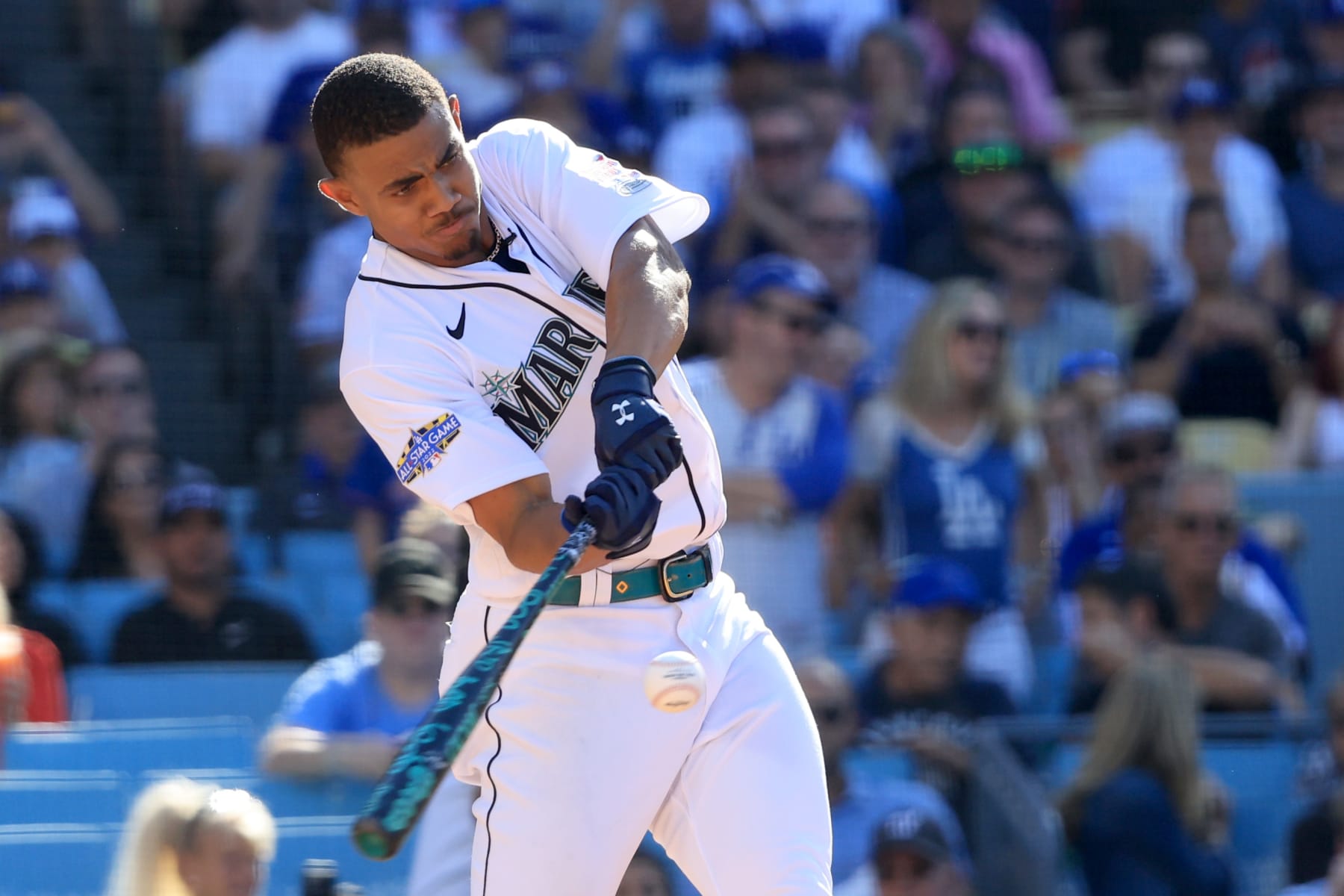 LOS ANGELES, CALIFORNIA - JULY 18: Julio Rodriguez #44 of the Seattle Mariners bats during the 2022 T-Mobile Home Run Derby at Dodger Stadium on July 18, 2022 in Los Angeles, California. (Photo by Sean M. Haffey/Getty Images)