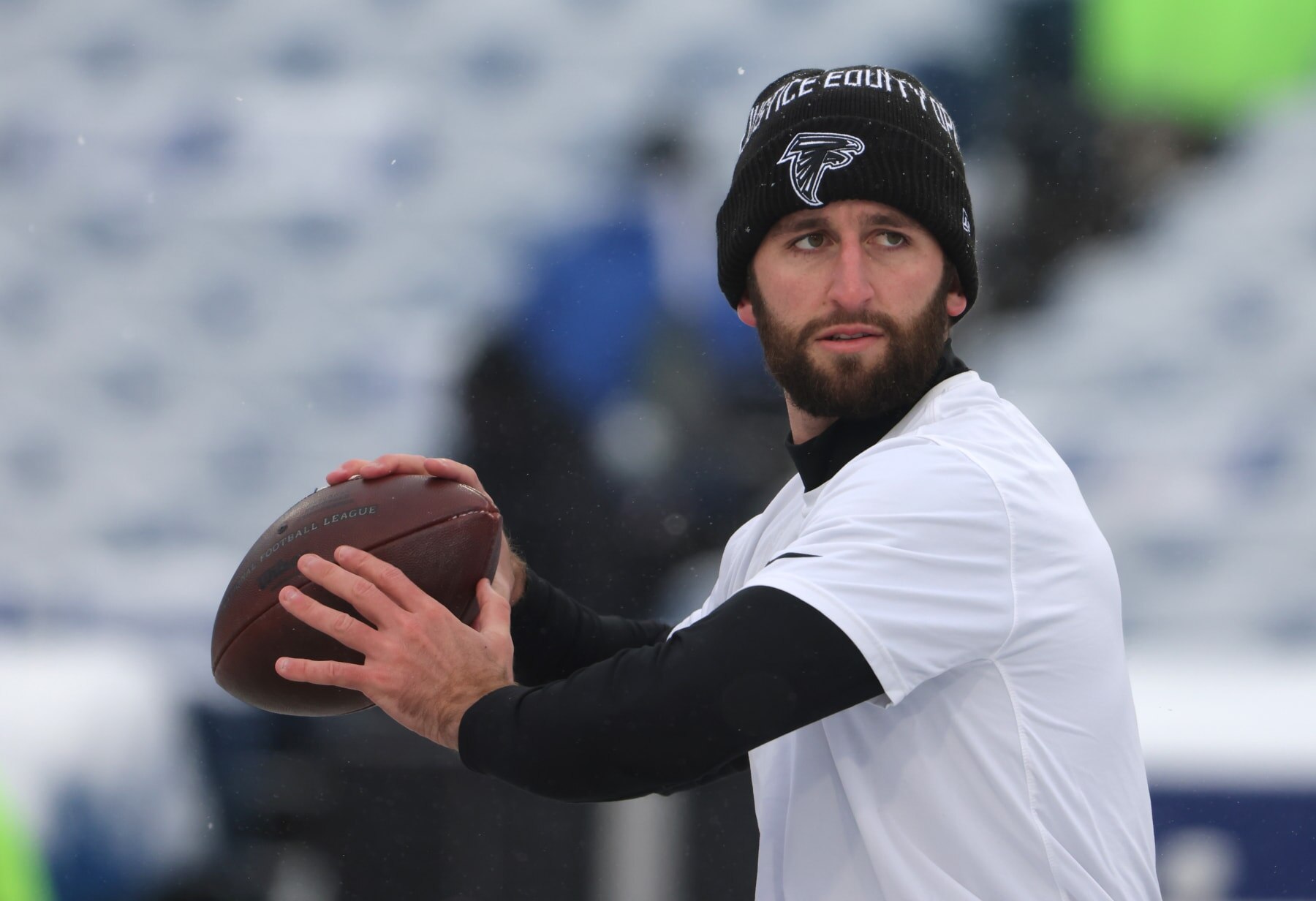 ORCHARD PARK, NY - JANUARY 02: Josh Rosen #16 of the Atlanta Falcons throws a pass before a game against the Buffalo Bills at Highmark Stadium on January 2, 2022 in Orchard Park, New York. (Photo by Timothy T Ludwig/Getty Images) ORCHARD PARK, NY - JANUARY 02: Josh Rosen #16 of the Atlanta Falcons throws a pass before a game against the Buffalo Bills at Highmark Stadium on January 2, 2022 in Orchard Park, New York. (Photo by Timothy T Ludwig/Getty Images)