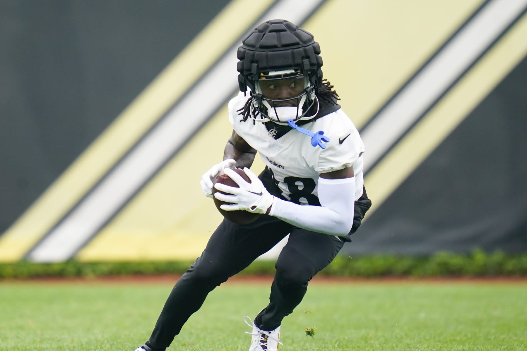 Pittsburgh Steelers wide receiver Diontae Johnson (18) goes through drills during an NFL football practice, Tuesday, June 7, 2022, in Pittsburgh. (AP Photo/Keith Srakocic)