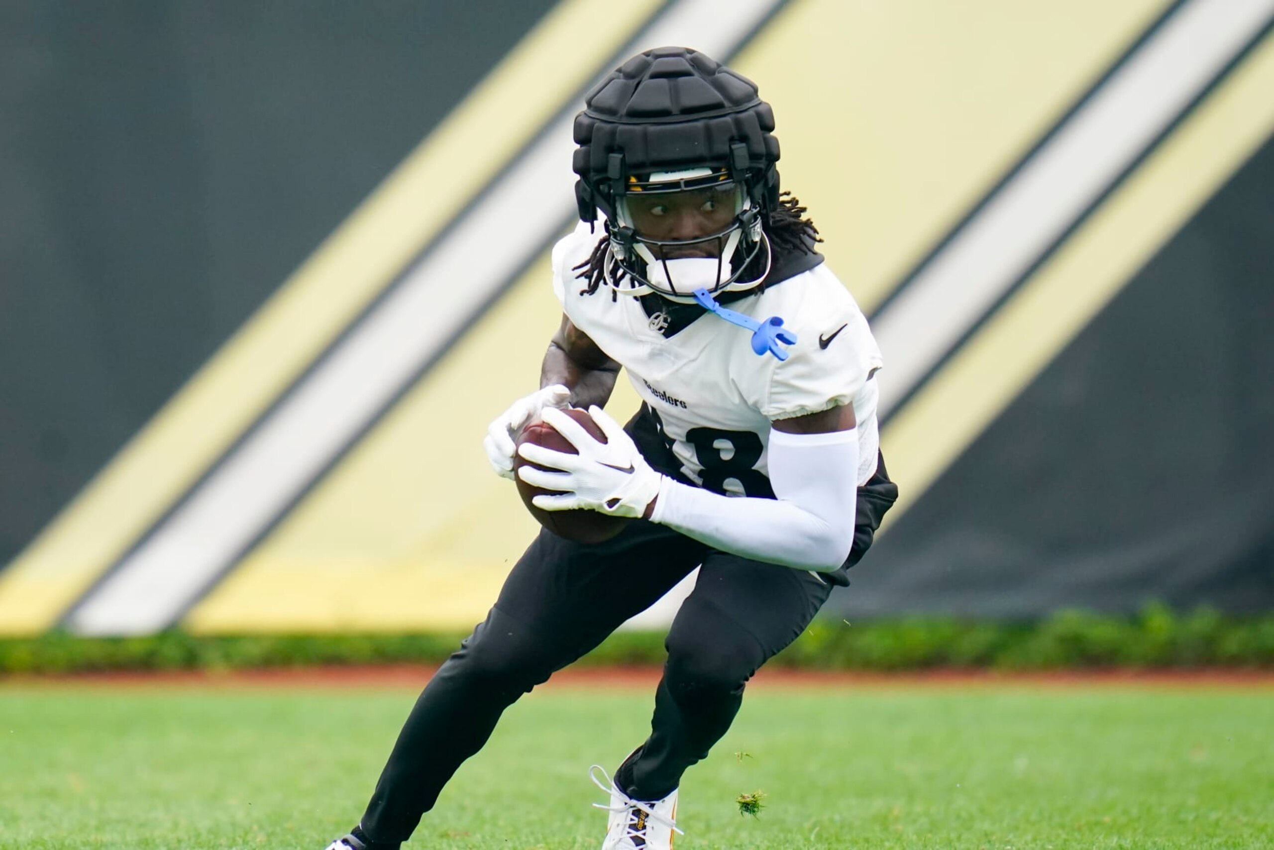 Pittsburgh Steelers wide receiver Diontae Johnson (18) goes through drills during an NFL football practice, Tuesday, June 7, 2022, in Pittsburgh. (AP Photo/Keith Srakocic)