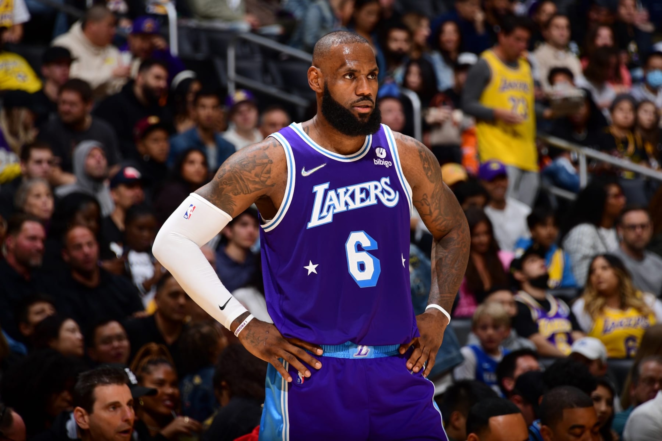 LOS ANGELES, CA - APRIL 1: LeBron James #6 of the Los Angeles Lakers looks on during the game against the New Orleans Pelicans on April 1, 2022 at Crypto.Com Arena in Los Angeles, California. NOTE TO USER: User expressly acknowledges and agrees that, by downloading and/or using this Photograph, user is consenting to the terms and conditions of the Getty Images License Agreement. Mandatory Copyright Notice: Copyright 2022 NBAE (Photo by Adam Pantozzi/NBAE via Getty Images) LOS ANGELES, CA - APRIL 1: LeBron James #6 of the Los Angeles Lakers looks on during the game against the New Orleans Pelicans on April 1, 2022 at Crypto.Com Arena in Los Angeles, California. NOTE TO USER: User expressly acknowledges and agrees that, by downloading and/or using this Photograph, user is consenting to the terms and conditions of the Getty Images License Agreement. Mandatory Copyright Notice: Copyright 2022 NBAE (Photo by Adam Pantozzi/NBAE via Getty Images)