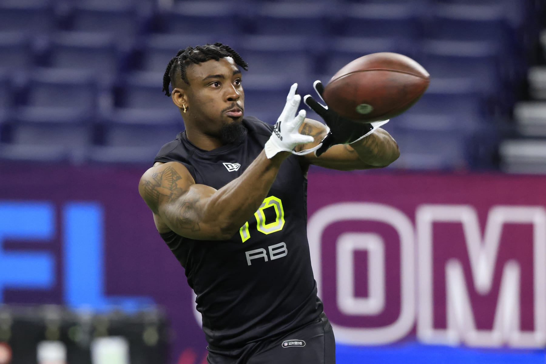 INDIANAPOLIS, INDIANA - MARCH 04: Tyler Goodson #RB16 of the Iowa Hawkeyes runs a drill during the NFL Combine at Lucas Oil Stadium on March 04, 2022 in Indianapolis, Indiana. (Photo by Justin Casterline/Getty Images)