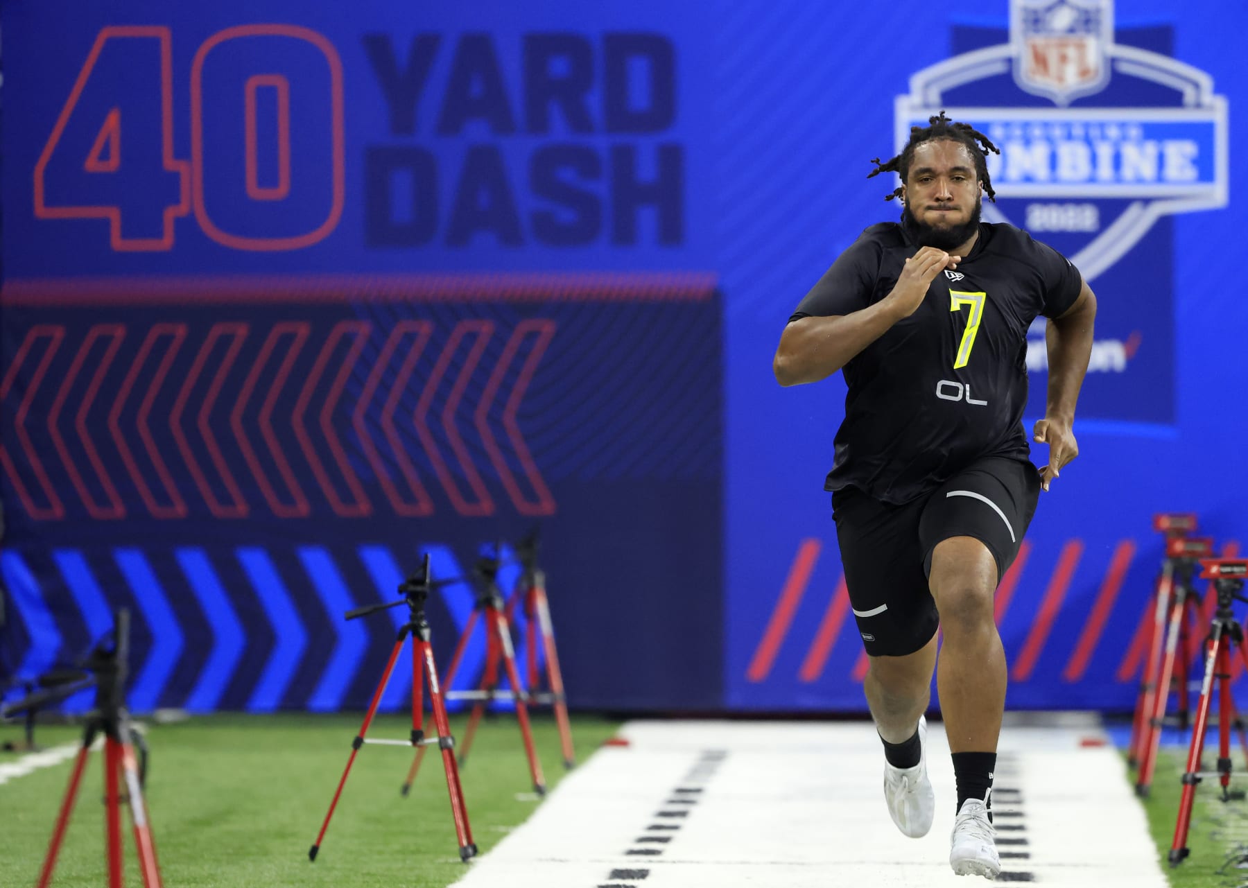 INDIANAPOLIS, INDIANA - MARCH 04: Myron Cunningham #OL07 of Arkansas runs the 40 yard dash during the NFL Combine at Lucas Oil Stadium on March 04, 2022 in Indianapolis, Indiana. (Photo by Justin Casterline/Getty Images)