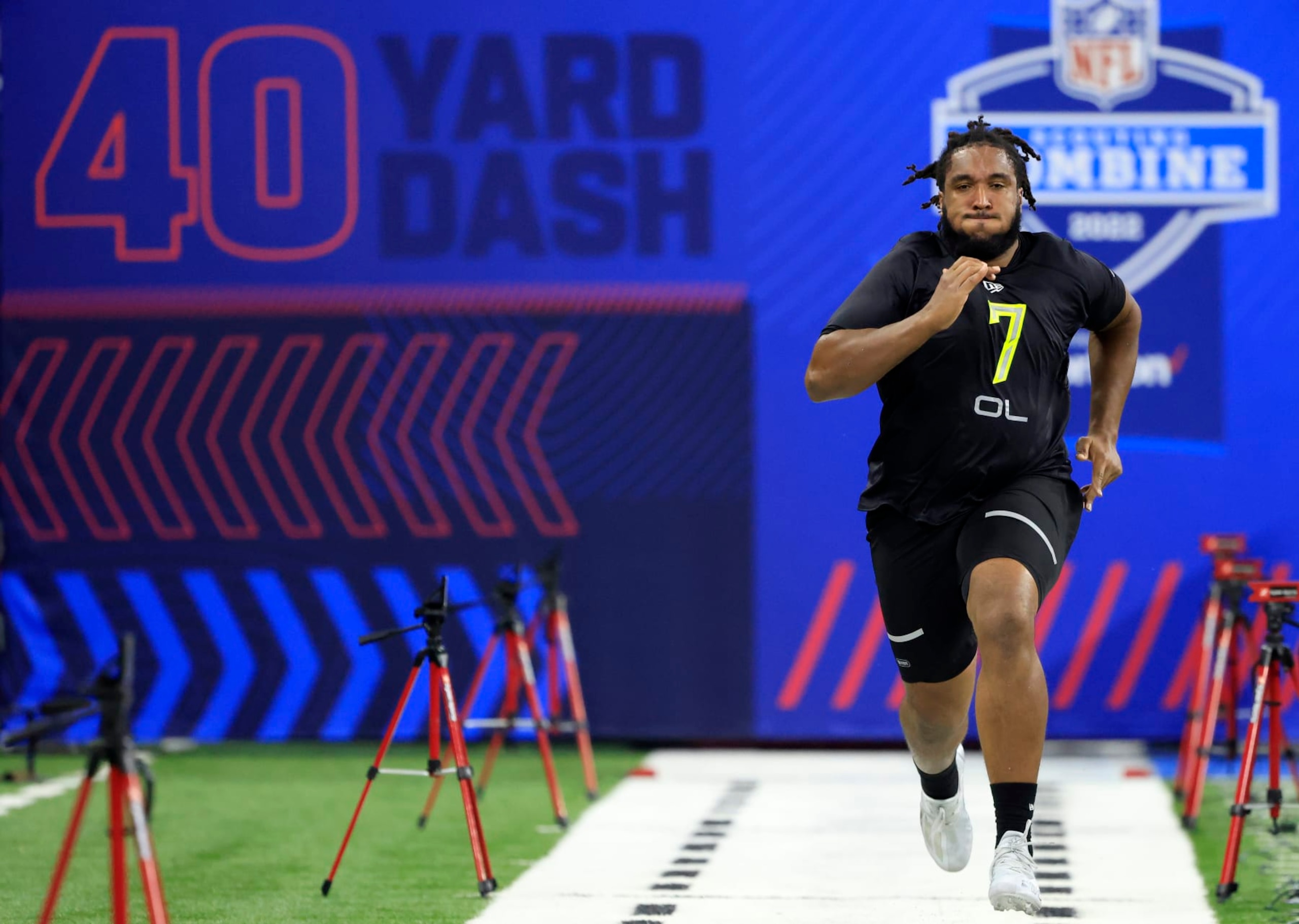 INDIANAPOLIS, INDIANA - MARCH 04: Myron Cunningham #OL07 of Arkansas runs the 40 yard dash during the NFL Combine at Lucas Oil Stadium on March 04, 2022 in Indianapolis, Indiana. (Photo by Justin Casterline/Getty Images)
