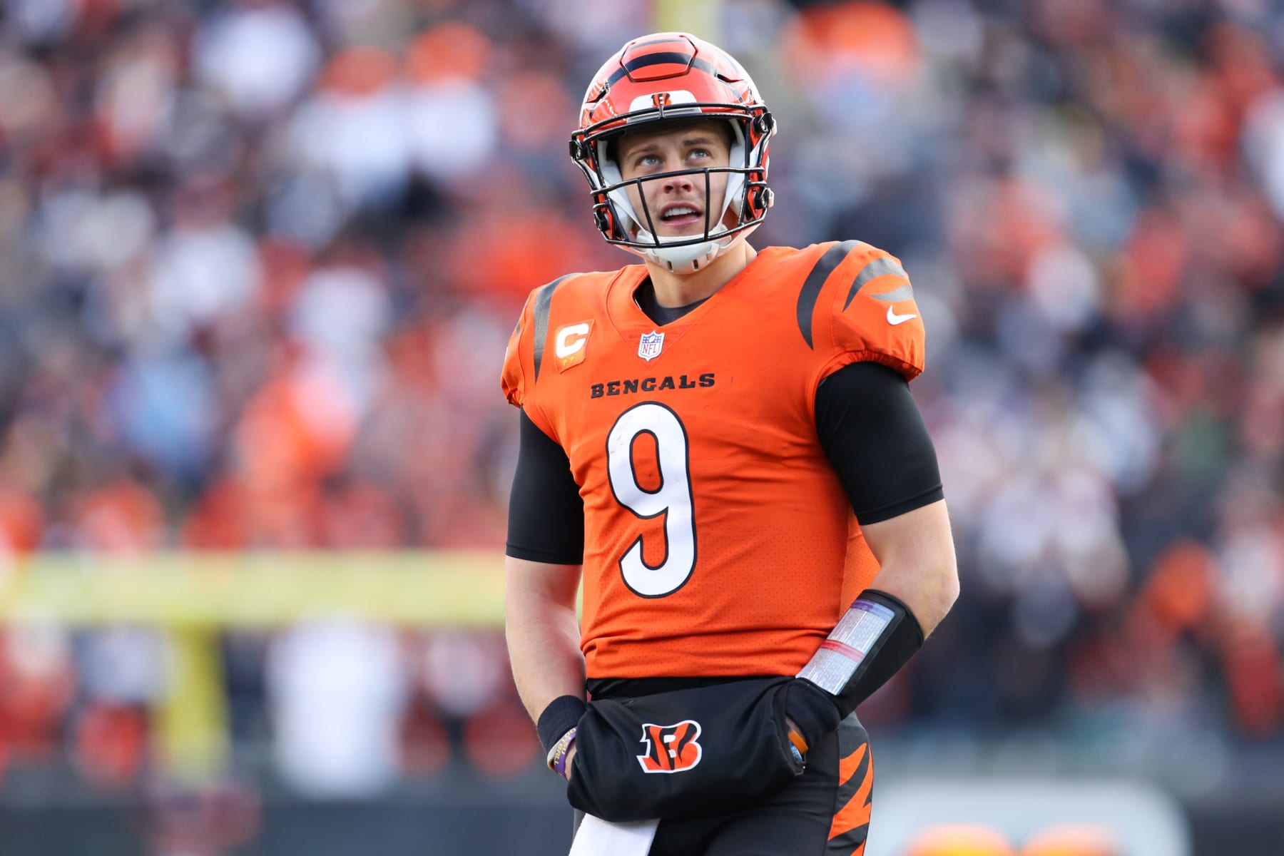 CINCINNATI, OH - NOVEMBER 28: Cincinnati Bengals quarterback Joe Burrow (9) looks at the scoreboard during the game against the Pittsburgh Steelers and the Cincinnati Bengals on November 28, 2021, at Paul Brown Stadium in Cincinnati, OH. (Photo by Ian Johnson/Icon Sportswire via Getty Images)