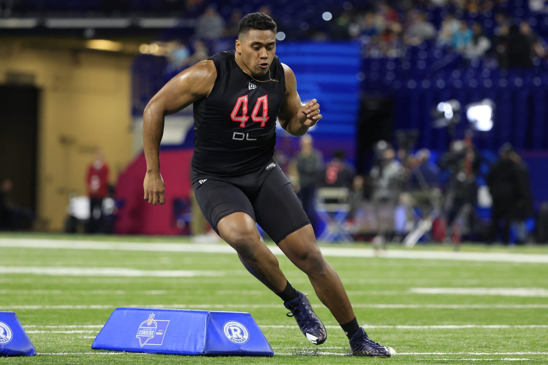 INDIANAPOLIS, INDIANA - MARCH 05: Myron Tagovailoa-Amosa #DL44 of the Notre Dame Fighting Irish runs a drill during the NFL Combine at Lucas Oil Stadium on March 05, 2022 in Indianapolis, Indiana. (Photo by Justin Casterline/Getty Images)