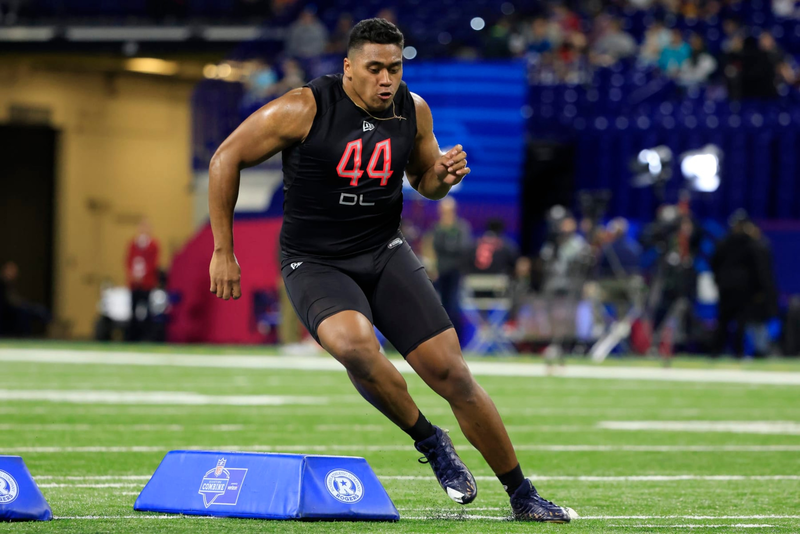 INDIANAPOLIS, INDIANA - MARCH 05: Myron Tagovailoa-Amosa #DL44 of the Notre Dame Fighting Irish runs a drill during the NFL Combine at Lucas Oil Stadium on March 05, 2022 in Indianapolis, Indiana. (Photo by Justin Casterline/Getty Images)
