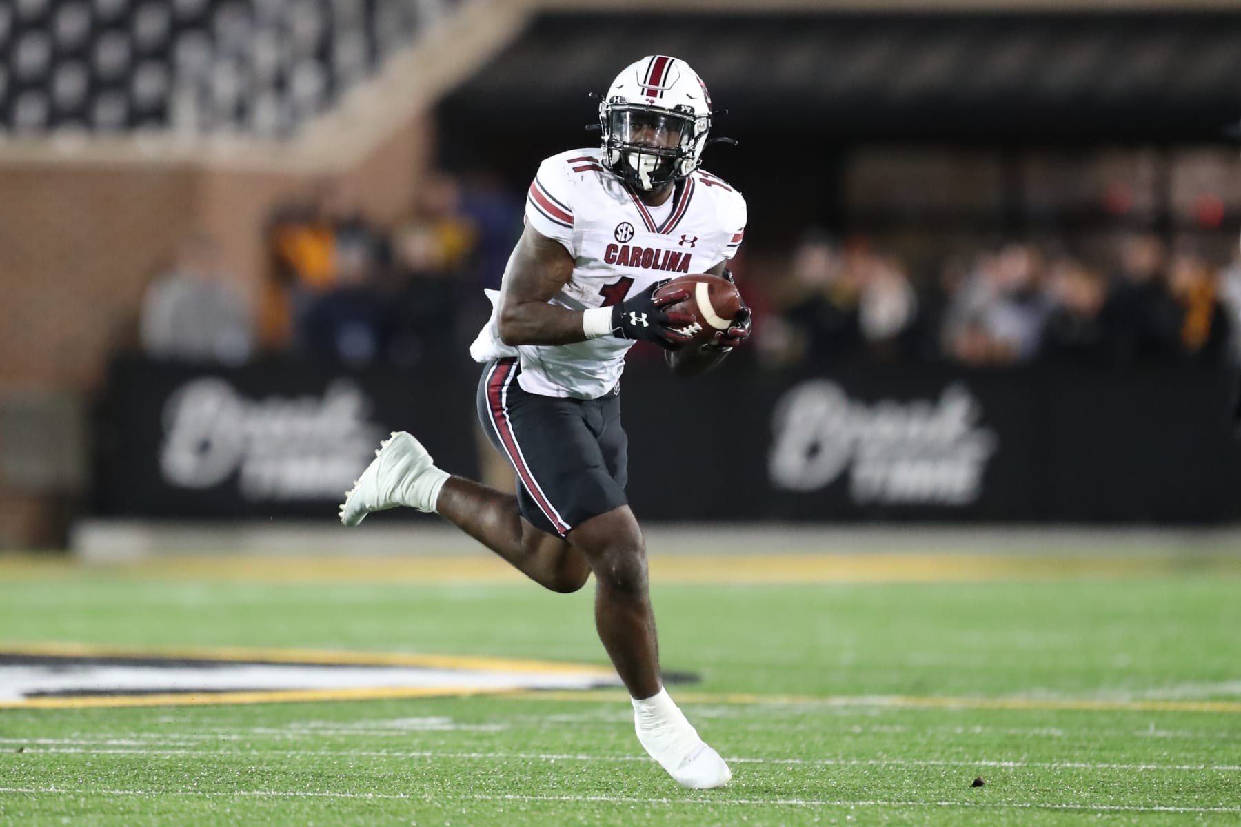 COLUMBIA, MO - NOVEMBER 13: South Carolina Gamecocks running back ZaQuandre White (11) during a 38-yard touchdown reception in the fourth quarter of an SEC football game between the South Carolina Gamecocks and Missouri Tigers on Nov 13, 2021 at Memorial Stadium in Columbia, MO.  (Photo by Scott Winters/Icon Sportswire via Getty Images)