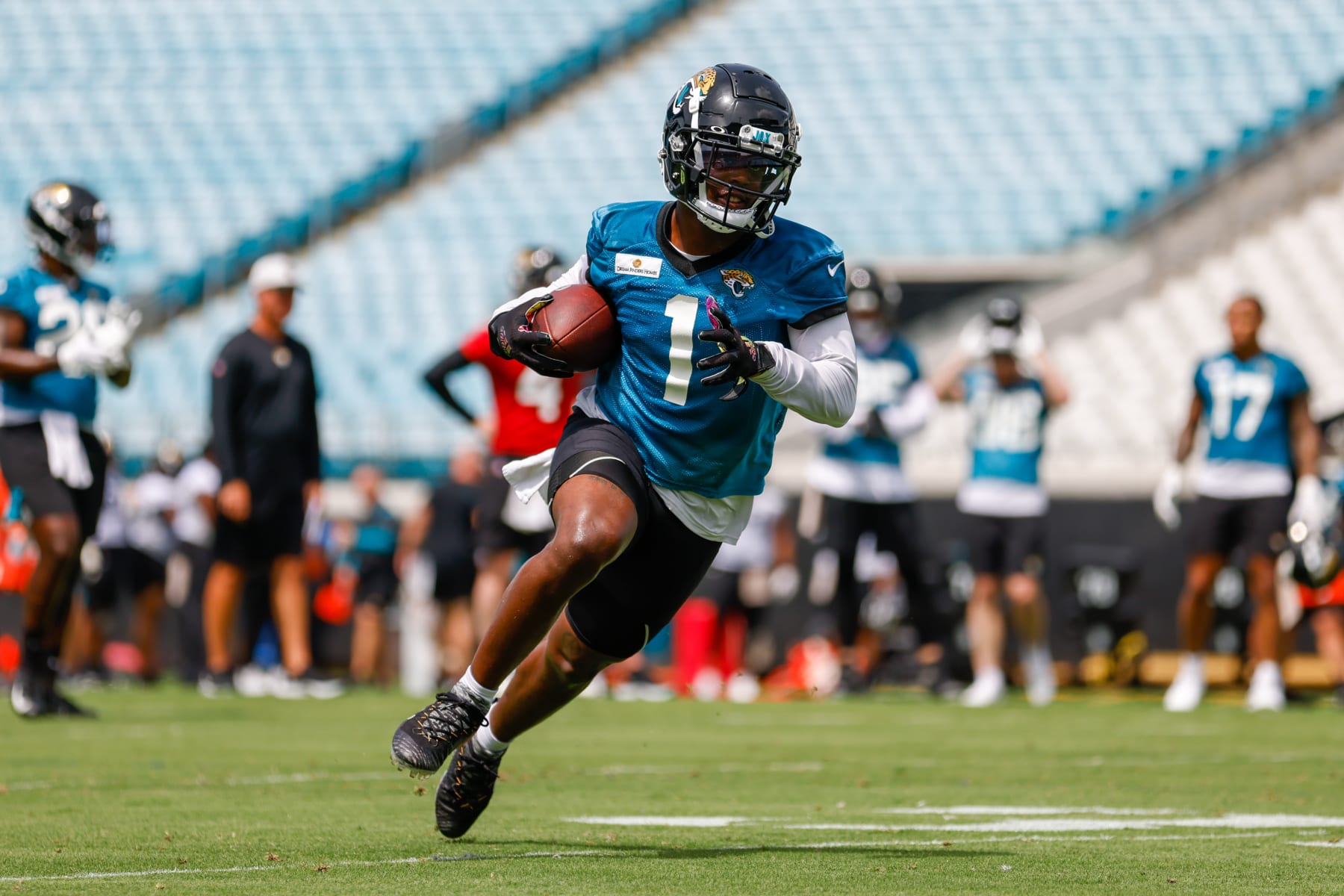 JACKSONVILLE, FL - MAY 23: Jacksonville Jaguars Running Back Travis Etienne Jr. (1) during Jacksonville Jaguars OTA Offseason Workouts on May 23, 2022 at TIAA Bank Field in Jacksonville, Fl. (Photo by David Rosenblum/Icon Sportswire via Getty Images)