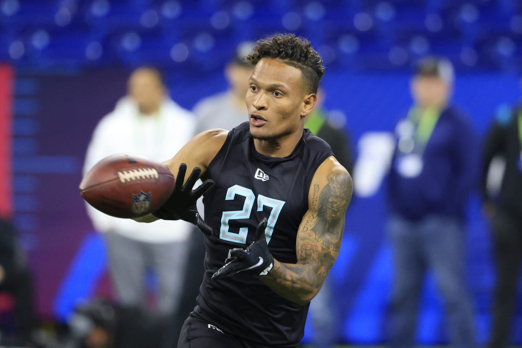 INDIANAPOLIS, INDIANA - MARCH 06: Chris Steele #DB27 of the Southern California Trojans runs a drill during the NFL Combine at Lucas Oil Stadium on March 06, 2022 in Indianapolis, Indiana. (Photo by Justin Casterline/Getty Images)