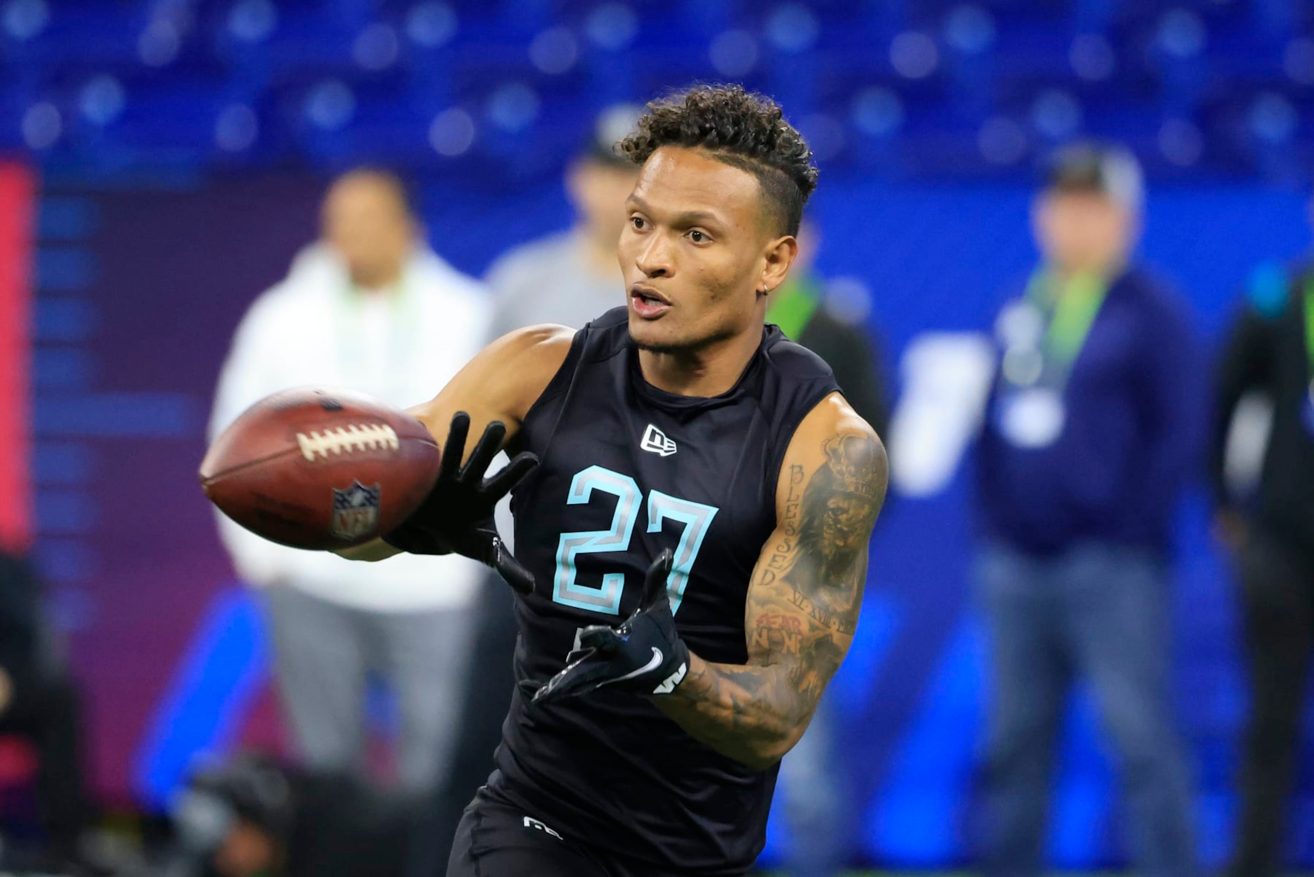 INDIANAPOLIS, INDIANA - MARCH 06: Chris Steele #DB27 of the Southern California Trojans runs a drill during the NFL Combine at Lucas Oil Stadium on March 06, 2022 in Indianapolis, Indiana. (Photo by Justin Casterline/Getty Images)