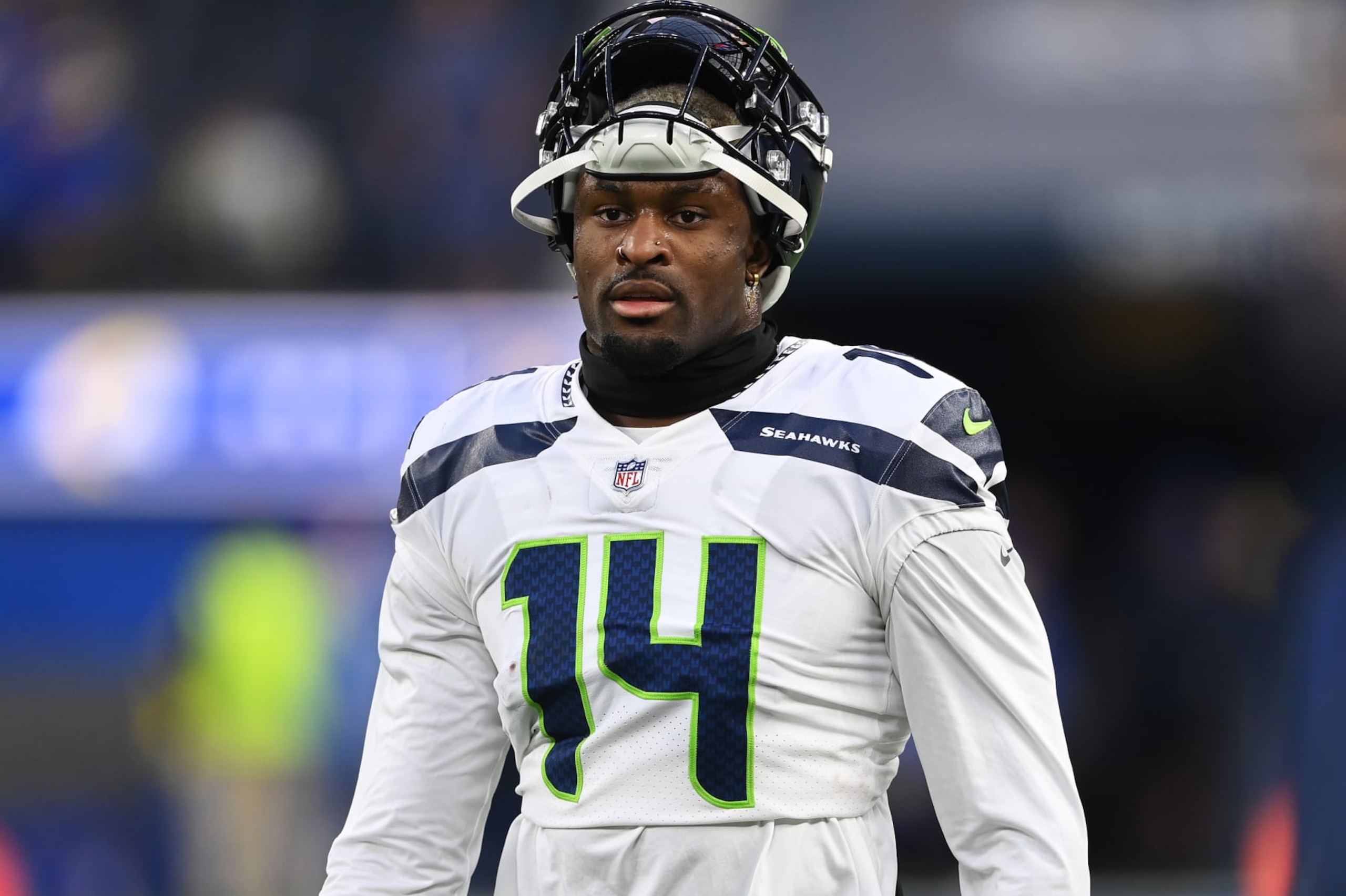 INGLEWOOD, CALIFORNIA - DECEMBER 21: DK Metcalf #14 of the Seattle Seahawks warms up before the game against the Los Angeles Rams at SoFi Stadium on December 21, 2021 in Inglewood, California. (Photo by Jayne Kamin-Oncea/Getty Images) INGLEWOOD, CALIFORNIA - DECEMBER 21: DK Metcalf #14 of the Seattle Seahawks warms up before the game against the Los Angeles Rams at SoFi Stadium on December 21, 2021 in Inglewood, California. (Photo by Jayne Kamin-Oncea/Getty Images)