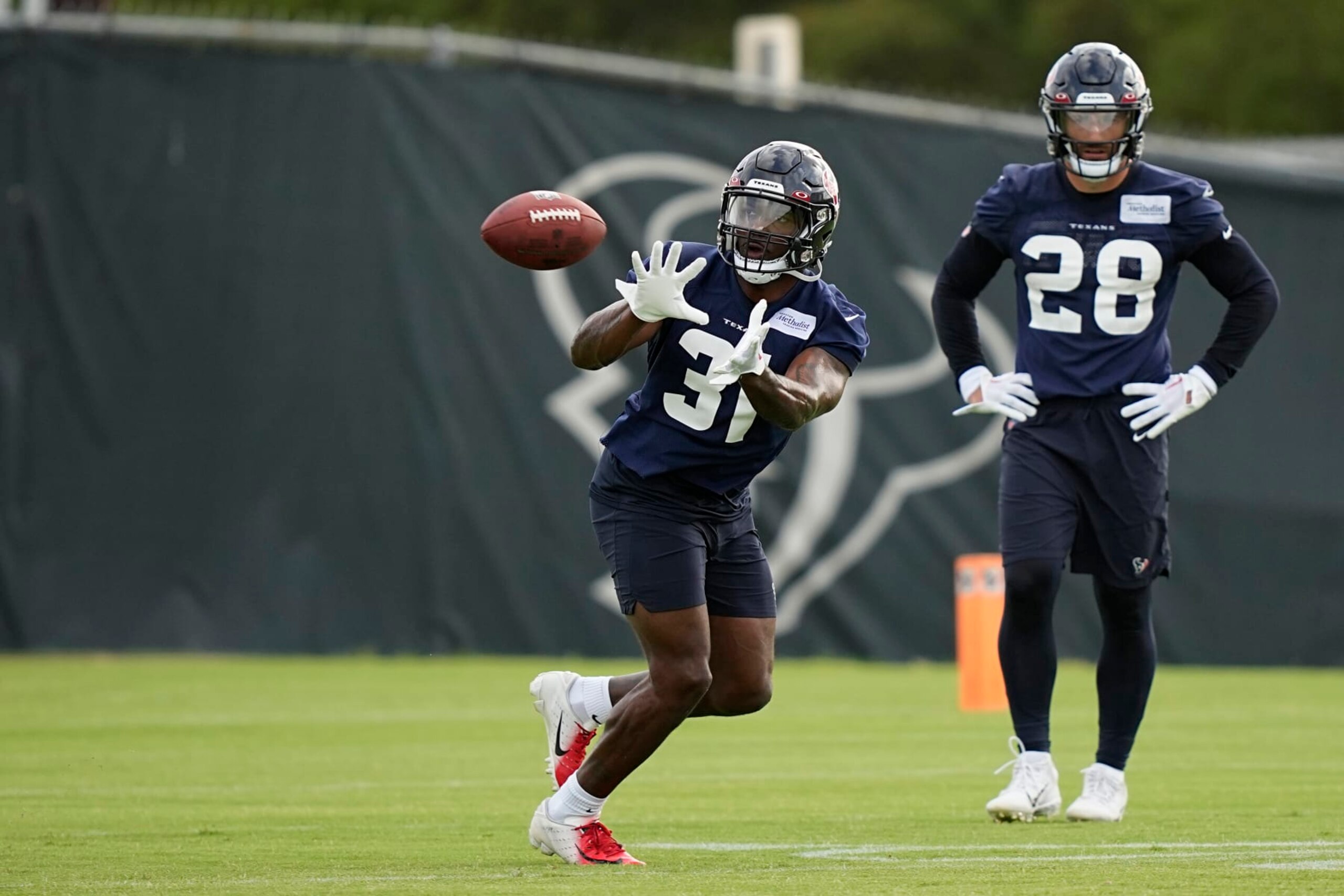 Houston Texans' Dameon Pierce catches a pass during an NFL football minicamp Tuesday, June 14, 2022, in Houston. (AP Photo/David J. Phillip) Houston Texans' Dameon Pierce catches a pass during an NFL football minicamp Tuesday, June 14, 2022, in Houston. (AP Photo/David J. Phillip)