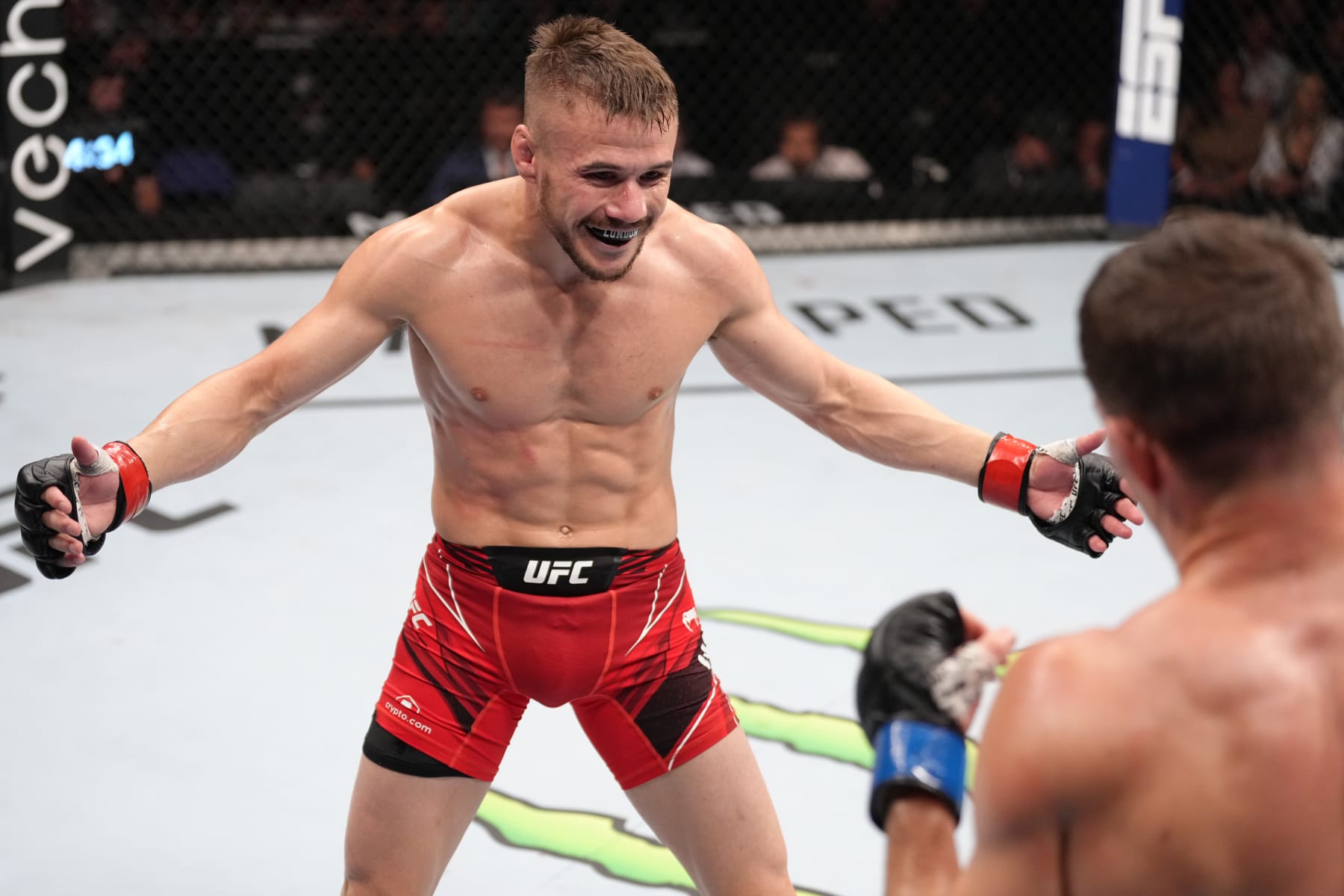 LONDON, ENGLAND - JULY 23: (L-R) Nathaniel Wood of England battles Charles Rosa in a featherweight fight during the UFC Fight Night event at O2 Arena on July 23, 2022 in London, England. (Photo by Jeff Bottari/Zuffa LLC)