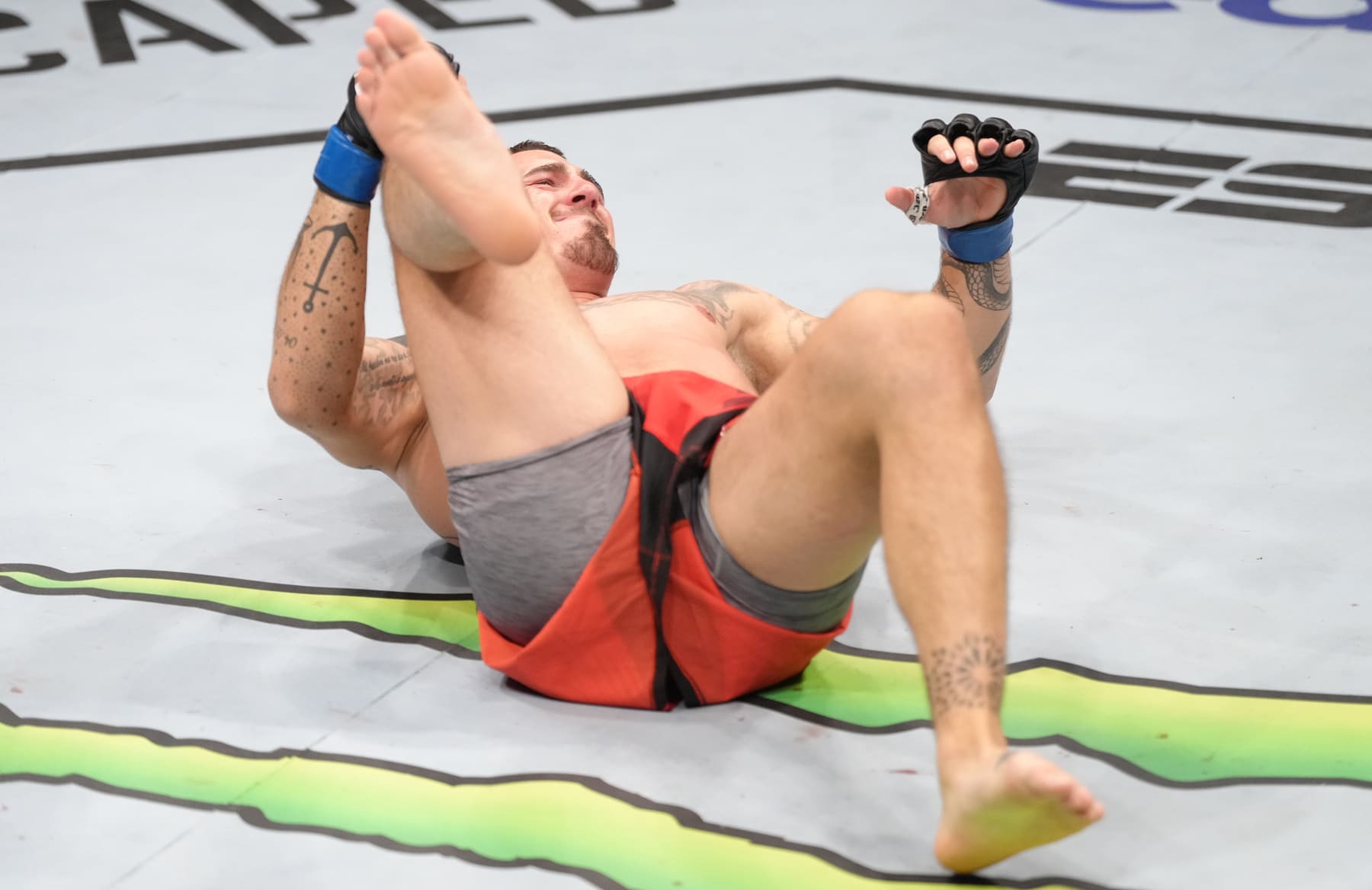 Tom Aspinall Suffers Serious Knee Injury vs. Curtis Blaydes at UFC Fight  Night