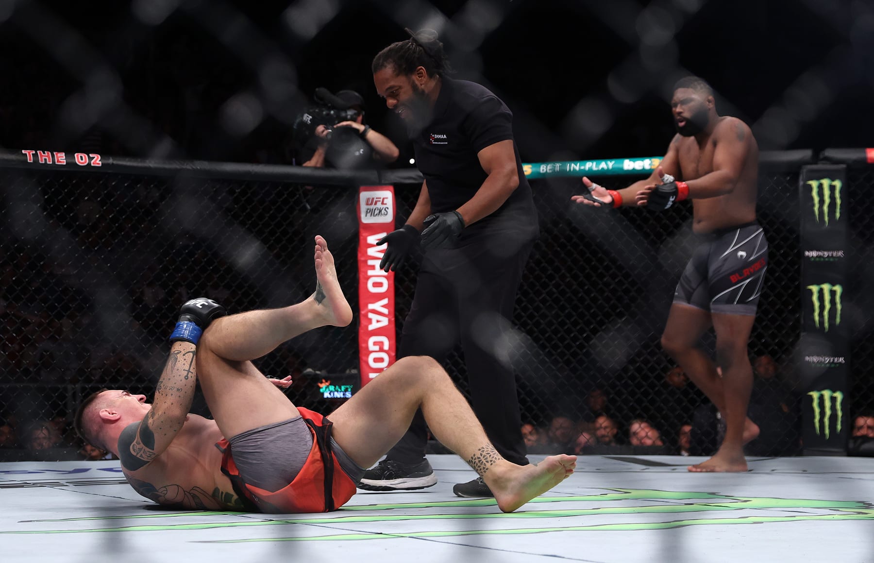 LONDON, ENGLAND - JULY 23:  Tom Aspinall of England gets injured in the first round of his Heavyweight bout against Curtis Blaydes of USA during UFC Fight Night at O2 Arena on July 23, 2022 in London, England. (Photo by Julian Finney/Getty Images)
