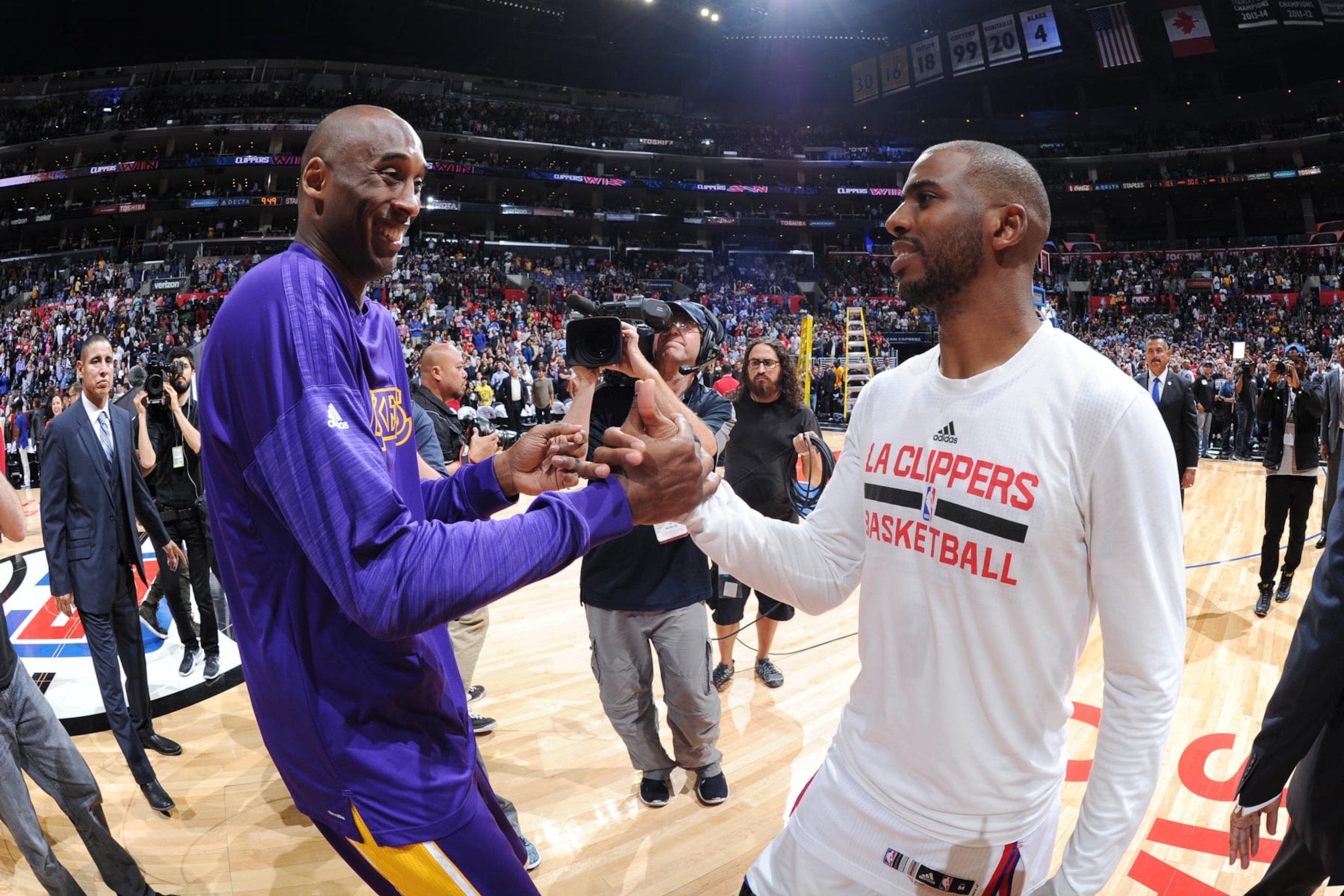 LOS ANGELES, CA - APRIL 5:  Kobe Bryant #24 of the Los Angeles Lakers and Chris Paul #3 of the Los Angeles Clippers shake hands after the game on April 5, 2016 at STAPLES Center in Los Angeles, California. NOTE TO USER: User expressly acknowledges and agrees that, by downloading and/or using this Photograph, user is consenting to the terms and conditions of the Getty Images License Agreement. Mandatory Copyright Notice: Copyright 2016 NBAE (Photo by Andrew D. Bernstein/NBAE via Getty Images)