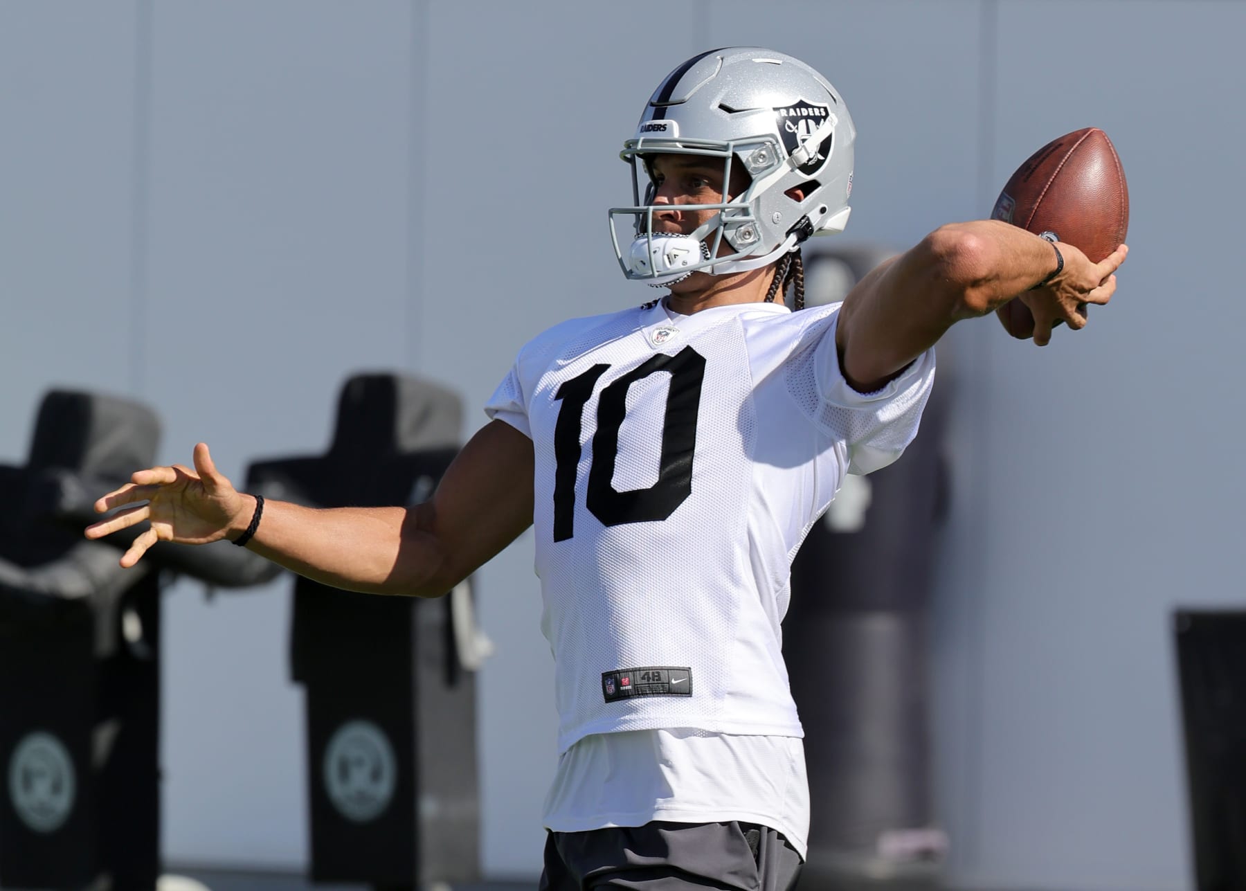 HENDERSON, NEVADA - JULY 21: Wide receiver Mack Hollins #10 of the Las Vegas Raiders practices during training camp at the Las Vegas Raiders Headquarters/Intermountain Healthcare Performance Center on July 21, 2022 in Henderson, Nevada. (Photo by Ethan Miller/Getty Images)