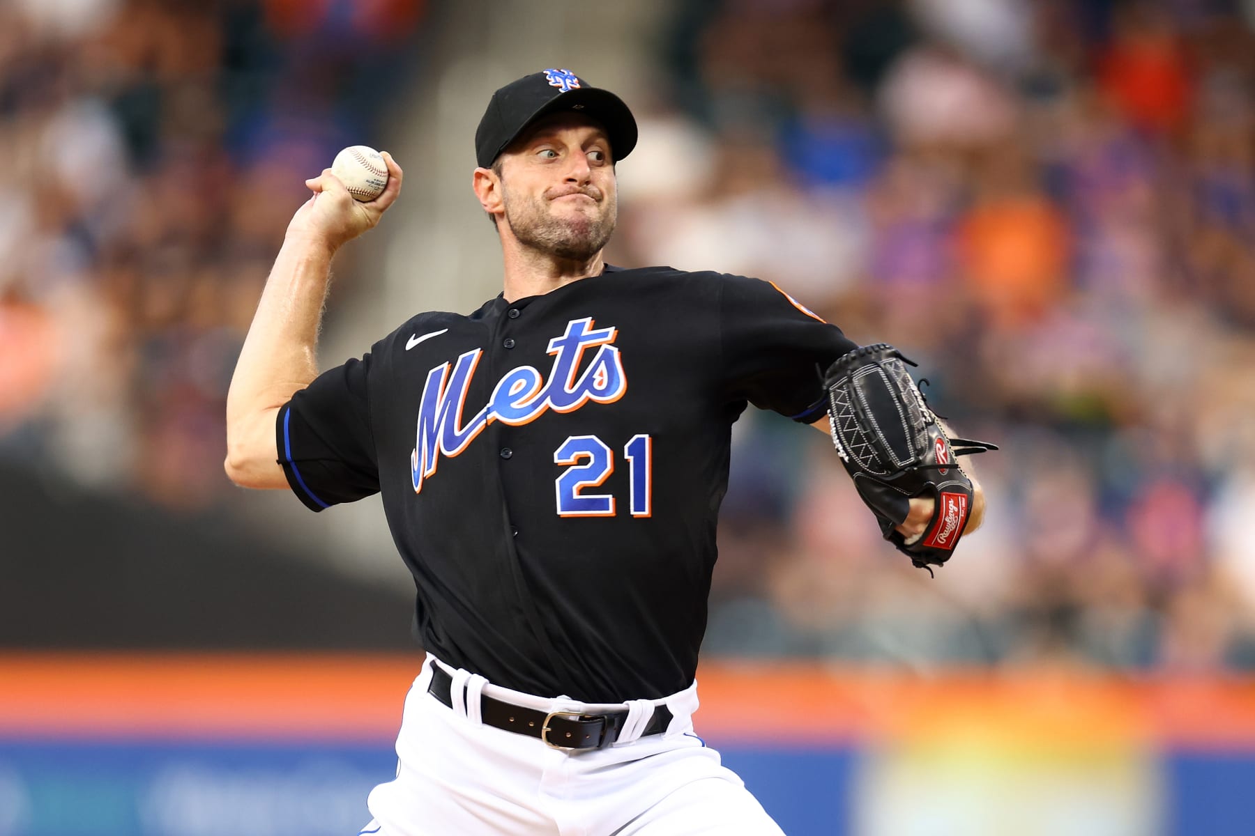 NEW YORK, NEW YORK - JULY 22: Max Scherzer #21 of the New York Mets pitches in the first inning against the San Diego Padres at Citi Field on July 22, 2022 in New York City. (Photo by Mike Stobe/Getty Images)