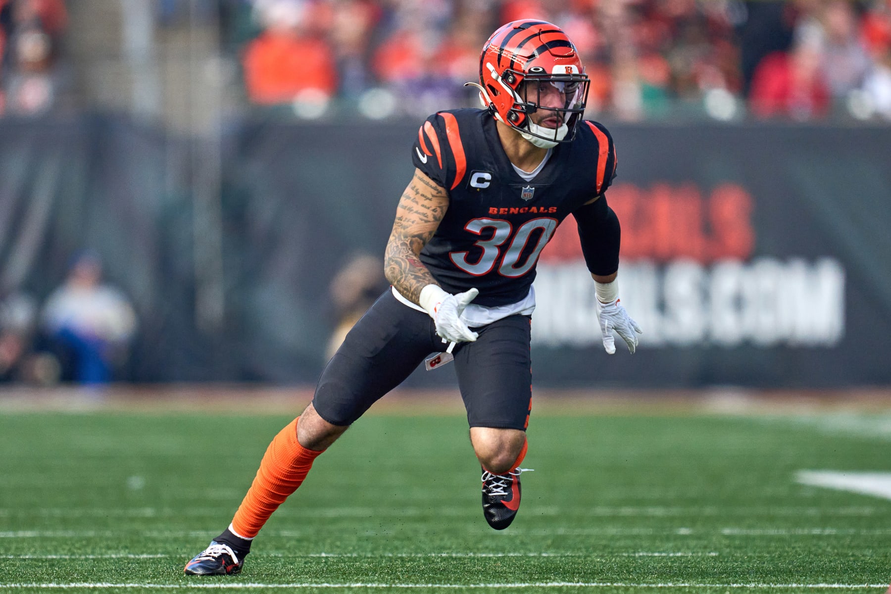 CINCINNATI, OH - DECEMBER 26: Cincinnati Bengals free safety Jessie Bates (30) runs during a game between the Cincinnati Bengals and the Baltimore Ravens on December 26, 2021, at Paul Brown Stadium in Cincinnati, OH. (Photo by Robin Alam/Icon Sportswire via Getty Images)