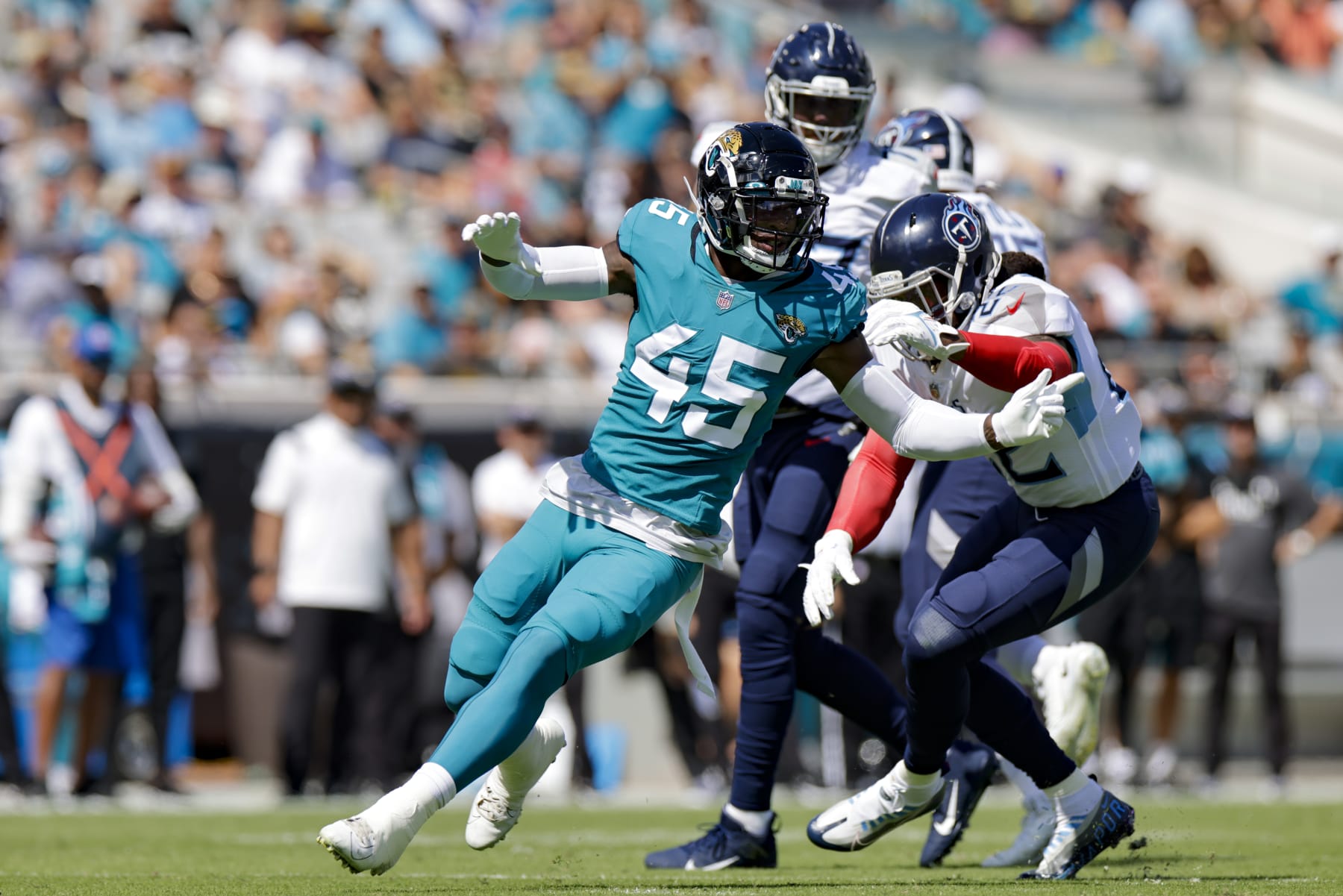 JACKSONVILLE, FL - OCTOBER 10: Jacksonville Jaguars linebacker K'Lavon Chaisson (45) during the game between the Tennessee Titans and the Jacksonville Jaguars on October 10, 2021 at TIAA Bank Field in Jacksonville, Fl. (Photo by David Rosenblum/Icon Sportswire via Getty Images)