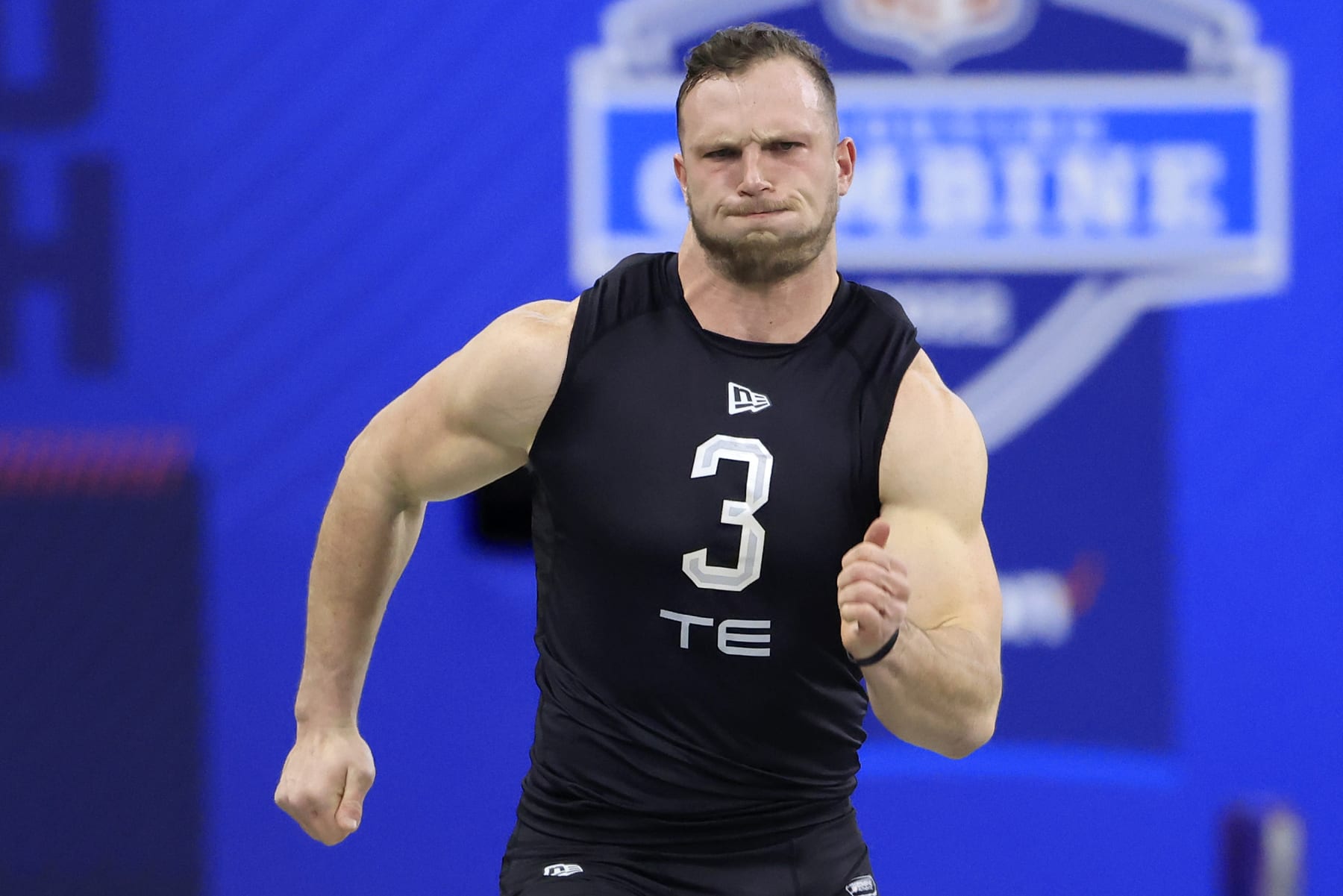 INDIANAPOLIS, INDIANA - MARCH 03: Daniel Bellinger #TE03 of San Diego State runs the 40 yard dash during the NFL Combine at Lucas Oil Stadium on March 03, 2022 in Indianapolis, Indiana. (Photo by Justin Casterline/Getty Images) INDIANAPOLIS, INDIANA - MARCH 03: Daniel Bellinger #TE03 of San Diego State runs the 40 yard dash during the NFL Combine at Lucas Oil Stadium on March 03, 2022 in Indianapolis, Indiana. (Photo by Justin Casterline/Getty Images)