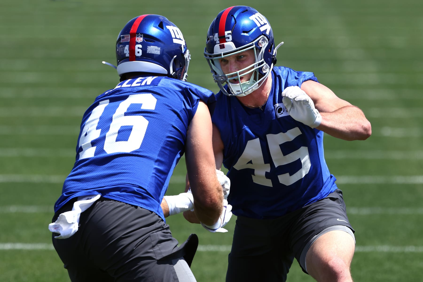 EAST RUTHERFORD, NJ - JUNE 08: Tight ends Daniel Bellinger #45 and Austin Allen #46 of the New York Giants drill against each other during the teams mandatory minicamp at Quest Diagnostics Training Center on June 8, 2022 in East Rutherford, New Jersey. (Photo by Rich Schultz/Getty Images) EAST RUTHERFORD, NJ - JUNE 08: Tight ends Daniel Bellinger #45 and Austin Allen #46 of the New York Giants drill against each other during the teams mandatory minicamp at Quest Diagnostics Training Center on June 8, 2022 in East Rutherford, New Jersey. (Photo by Rich Schultz/Getty Images)