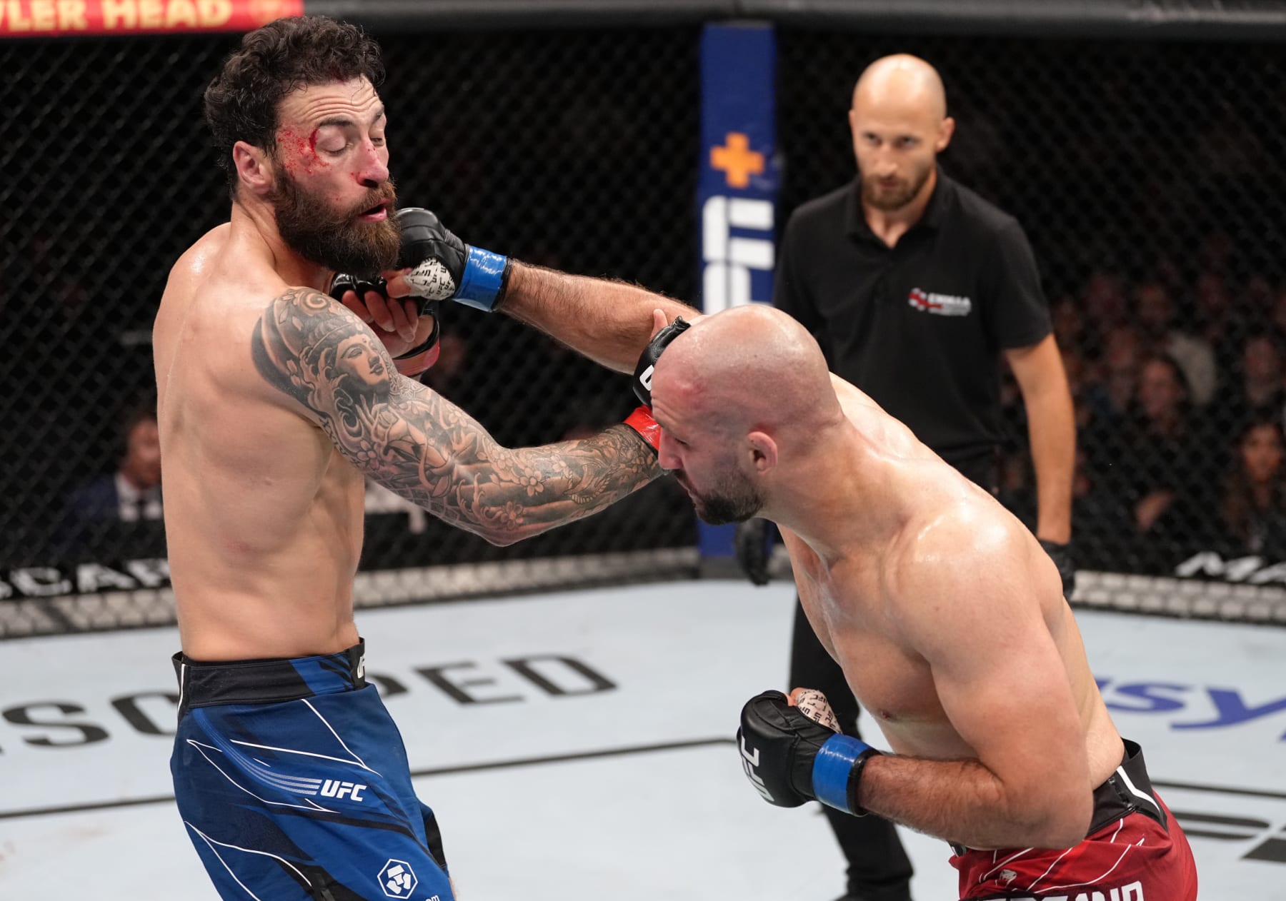 LONDON, ENGLAND - JULY 23: (R-L) Volkan Oezdemir of Switzerland punches Paul Craig of Scotland in a light heavyweight fight during the UFC Fight Night event at O2 Arena on July 23, 2022 in London, England. (Photo by Jeff Bottari/Zuffa LLC)