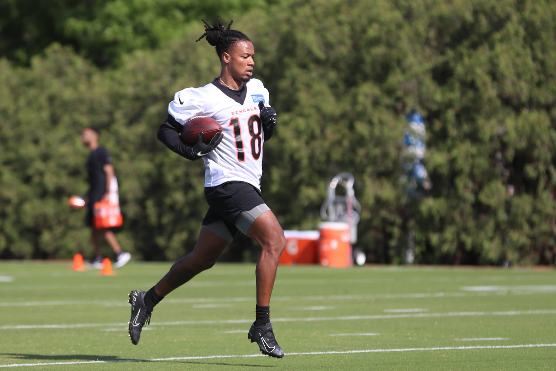 CINCINNATI, OH - MAY 13: Cincinnati Bengals Kwamie Lassiter II (18) takes part in drills during the Cincinnati Bengals rookie minicamp on May 13, 2021, at the Bengals practice field in Cincinnati, OH. (Photo by Ian Johnson/Icon Sportswire via Getty Images)